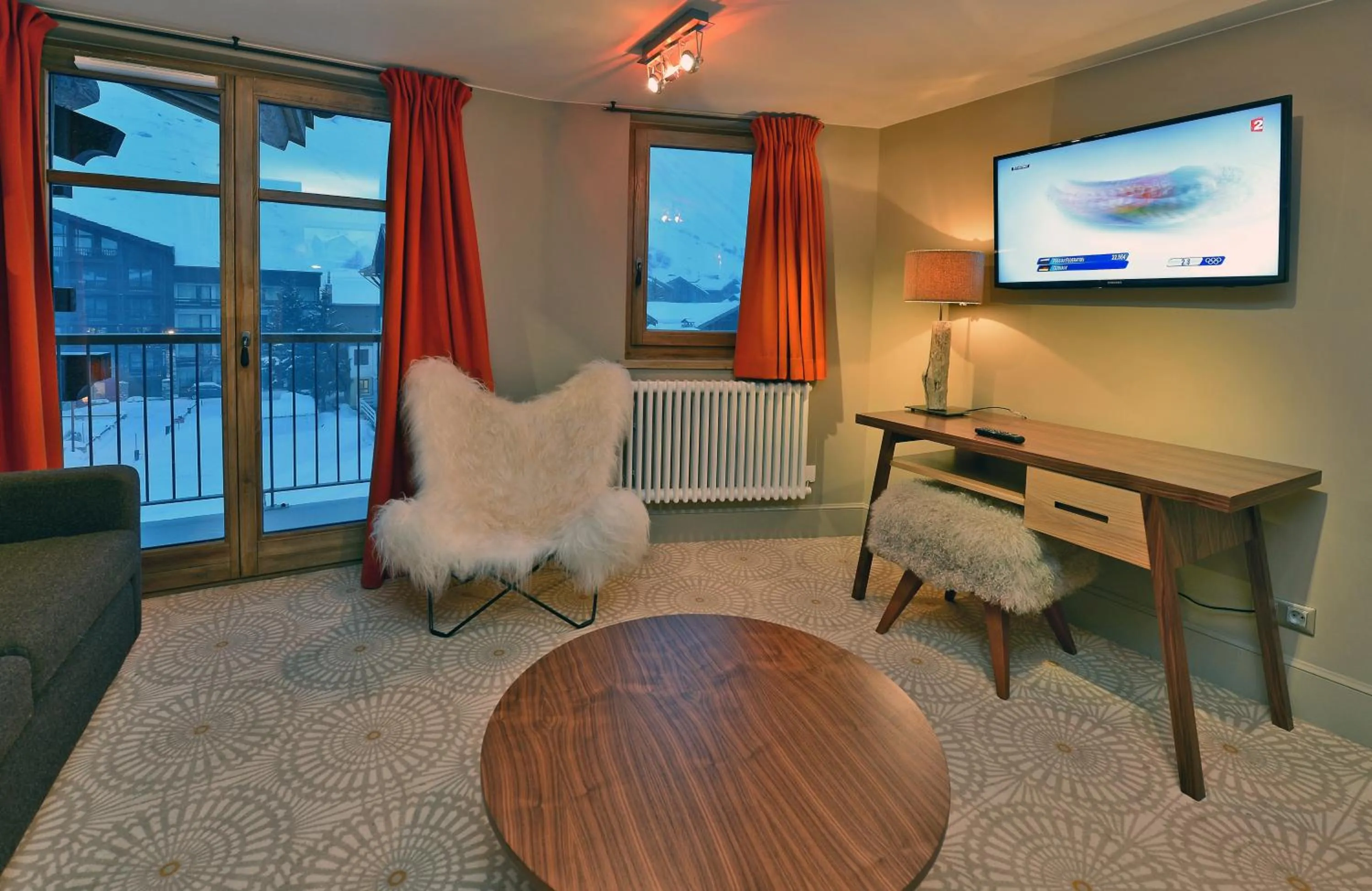 Communal lounge/ TV room in Maison de Famille Les 5 Frères