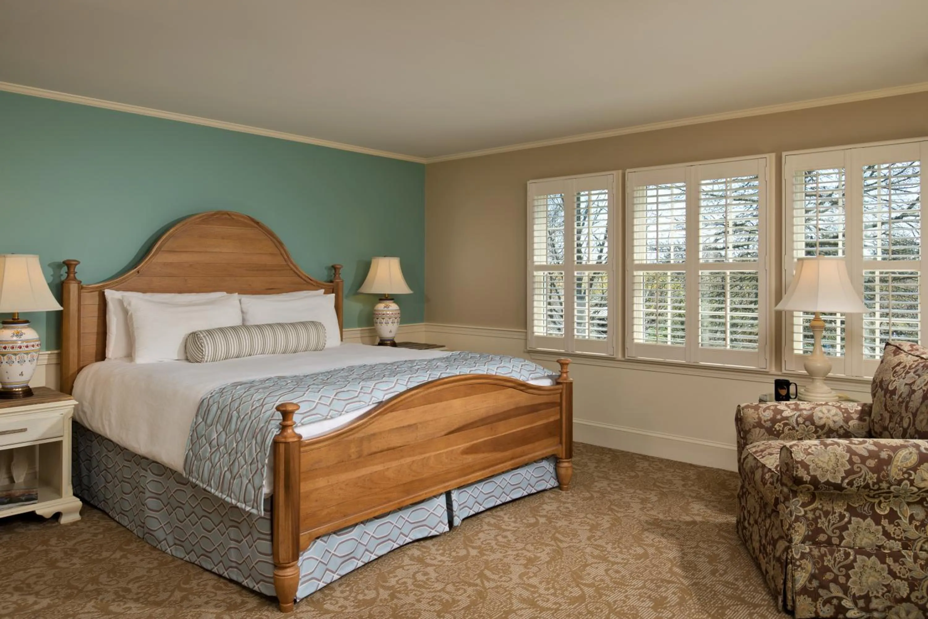 Bedroom, Bed in Chatham Wayside Inn