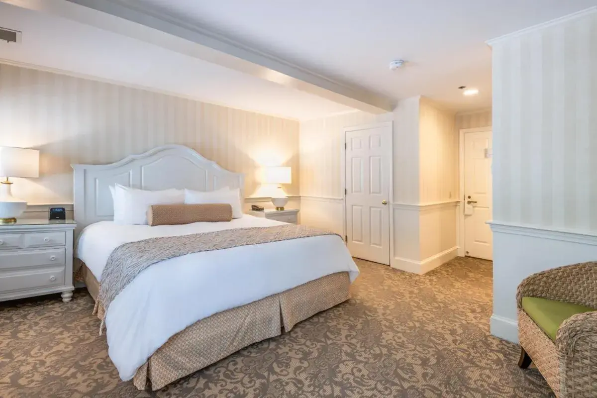 Deluxe Double Room in Chatham Wayside Inn Deluxe Double Room in Chatham Wayside Inn