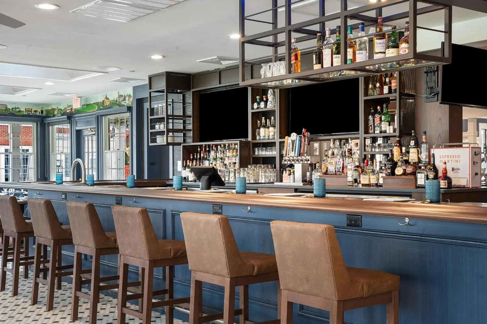 Lounge or bar in Chatham Wayside Inn