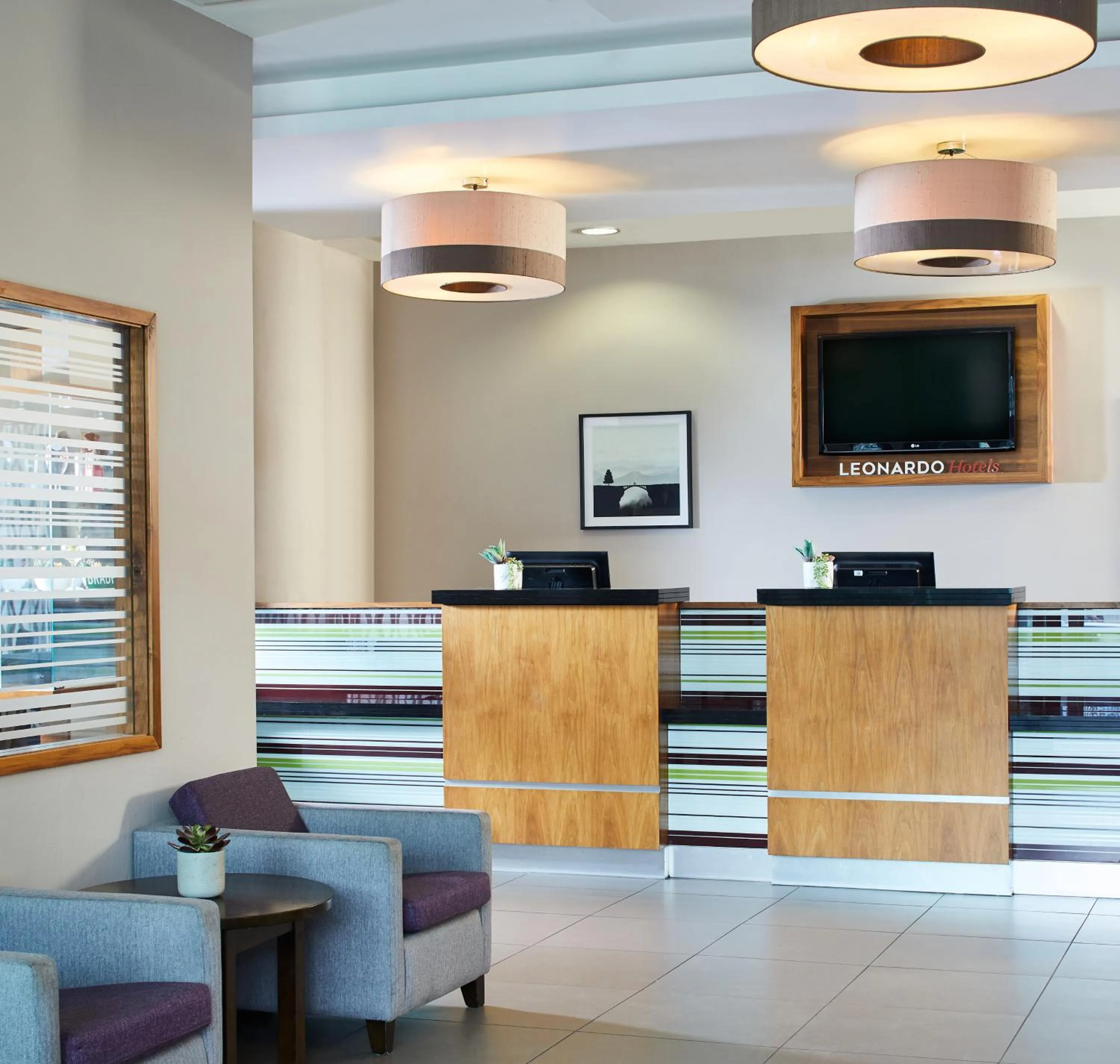 Lobby or reception in Leonardo Hotel Bradford
