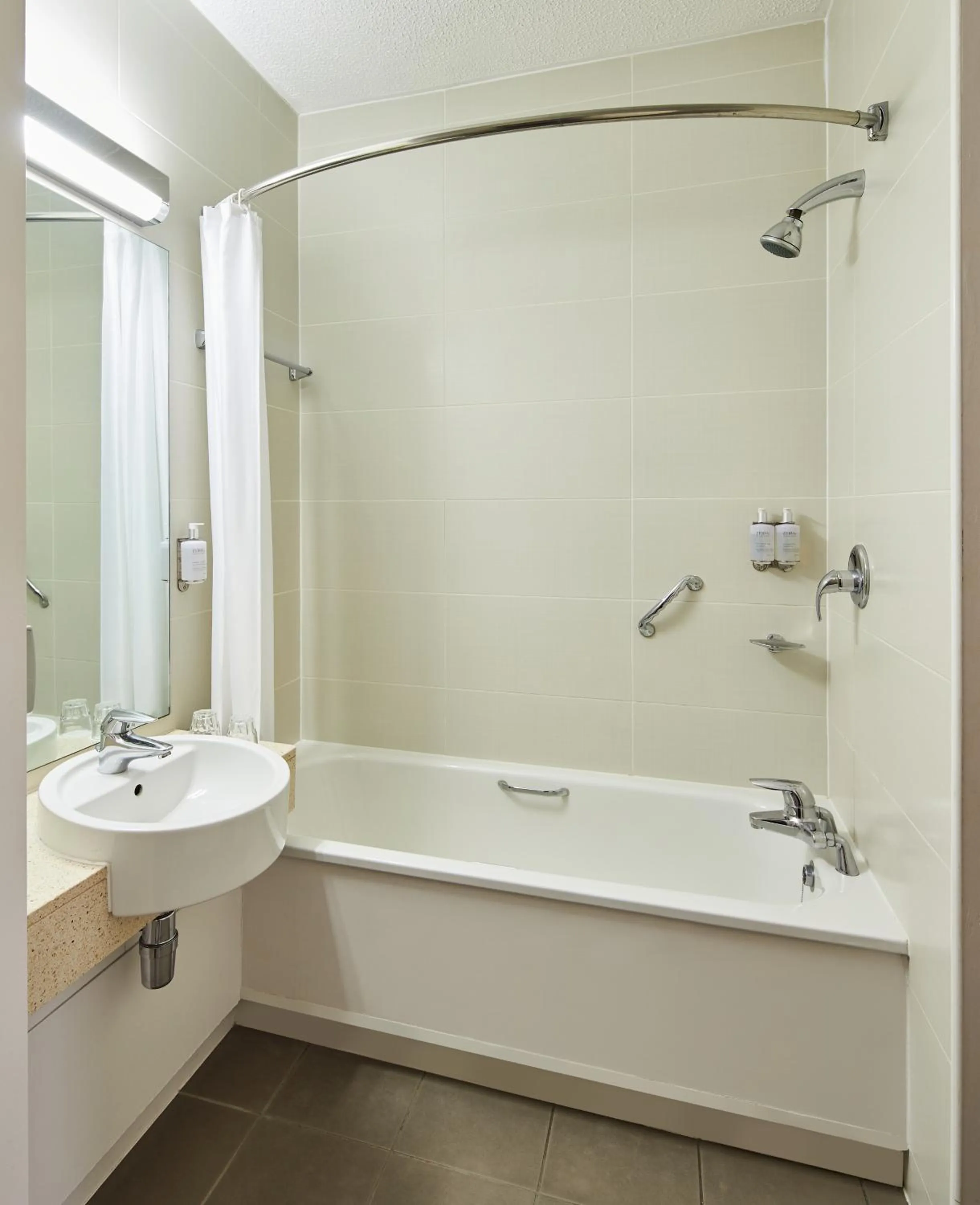 Bathroom in Leonardo Hotel Bradford