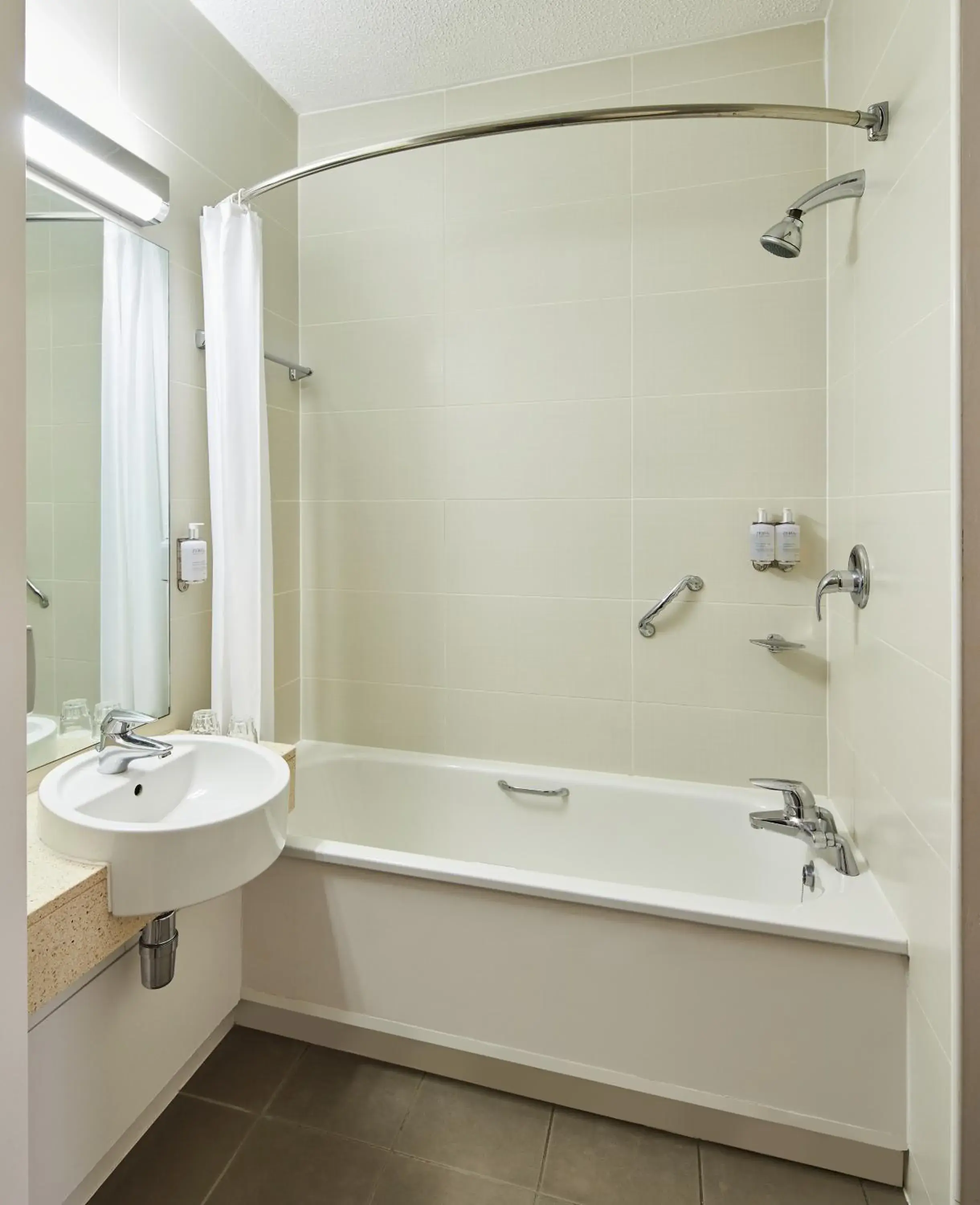 Superior Triple Room in Leonardo Hotel Bradford Superior Triple Room in Leonardo Hotel Bradford