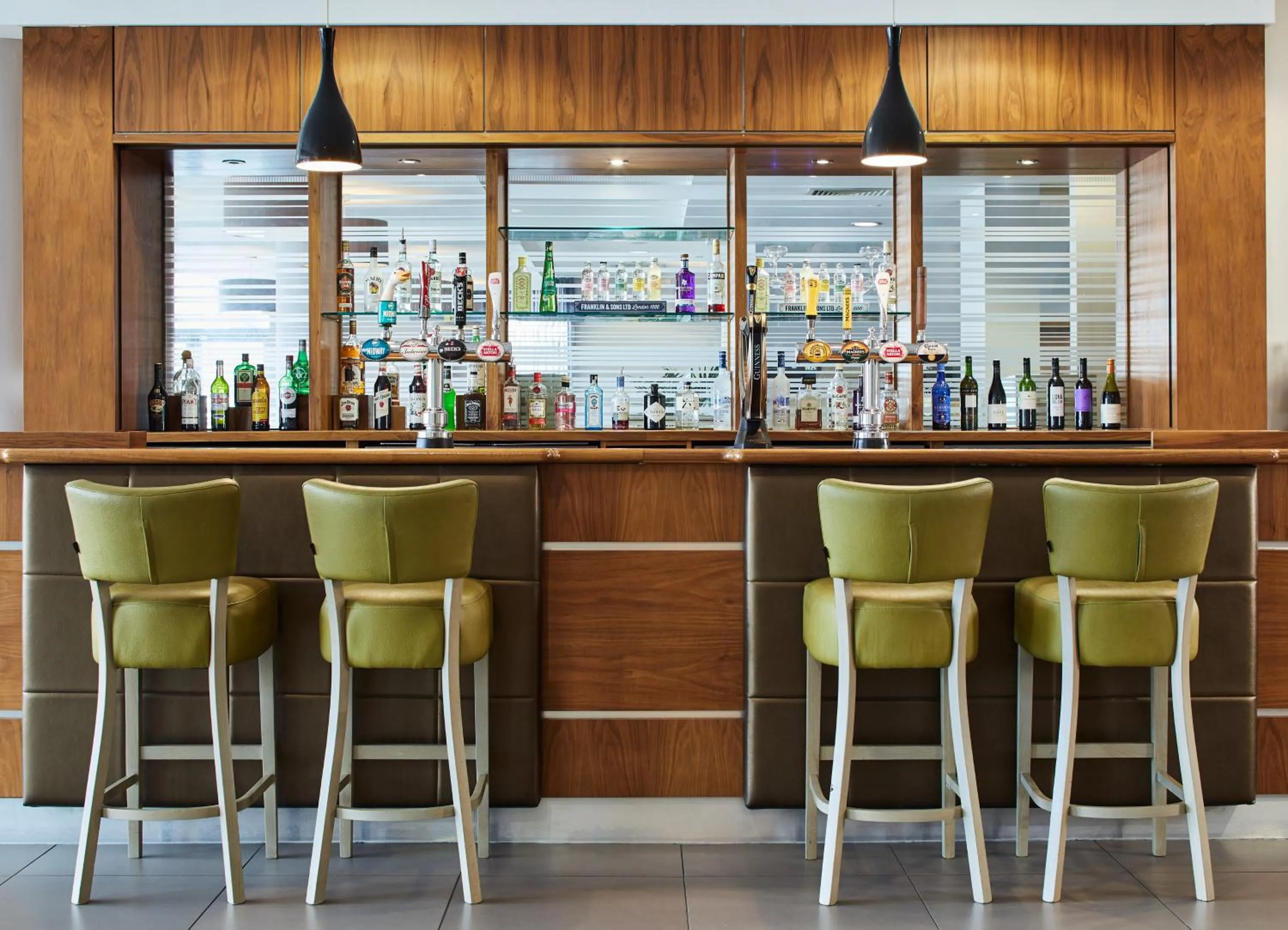 Lounge or bar in Leonardo Hotel Bradford