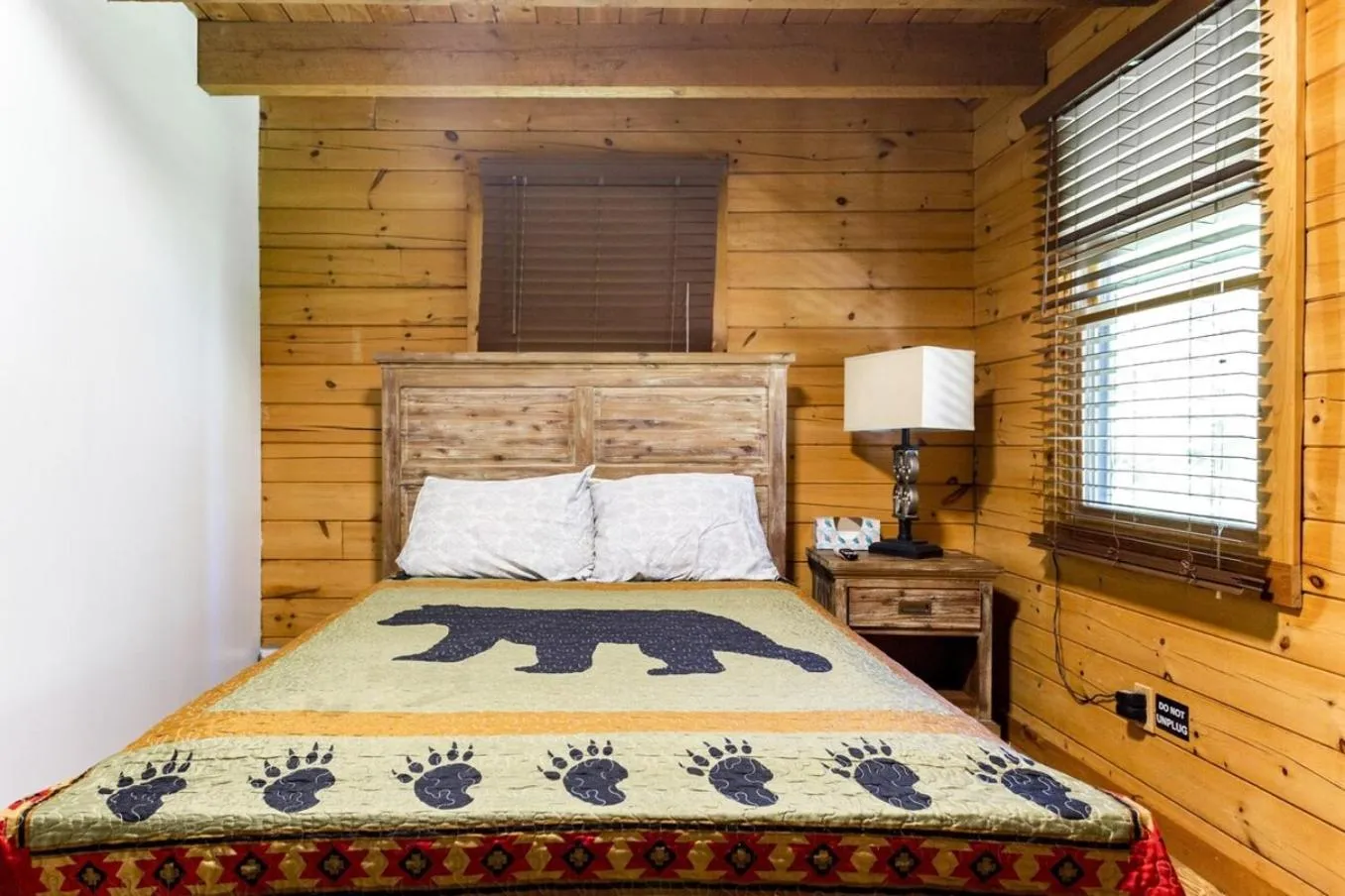 Bed in Roscoe Retreat