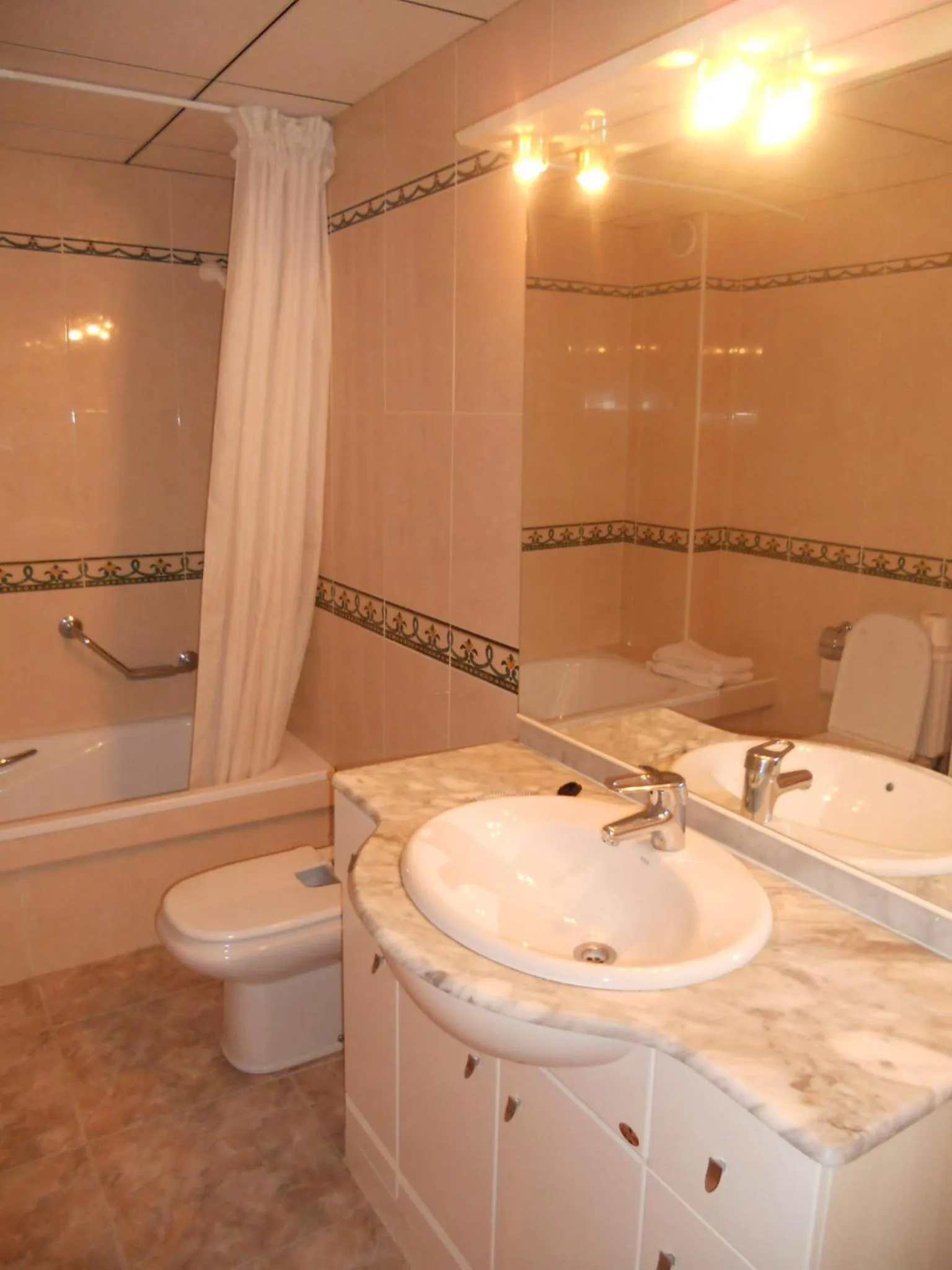 Bathroom in Apartamentos Palas Salou