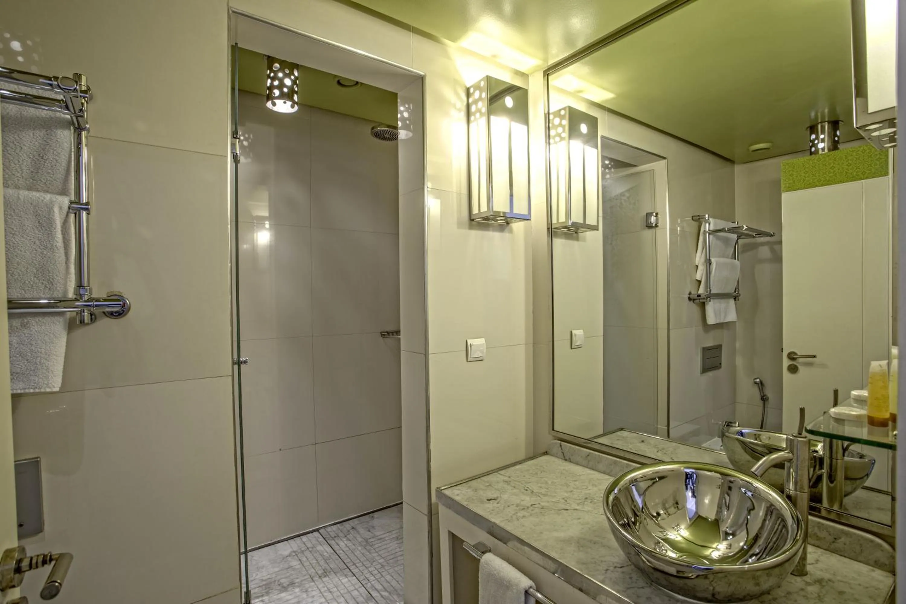 Bathroom in La Renaissance Hotel & Spa