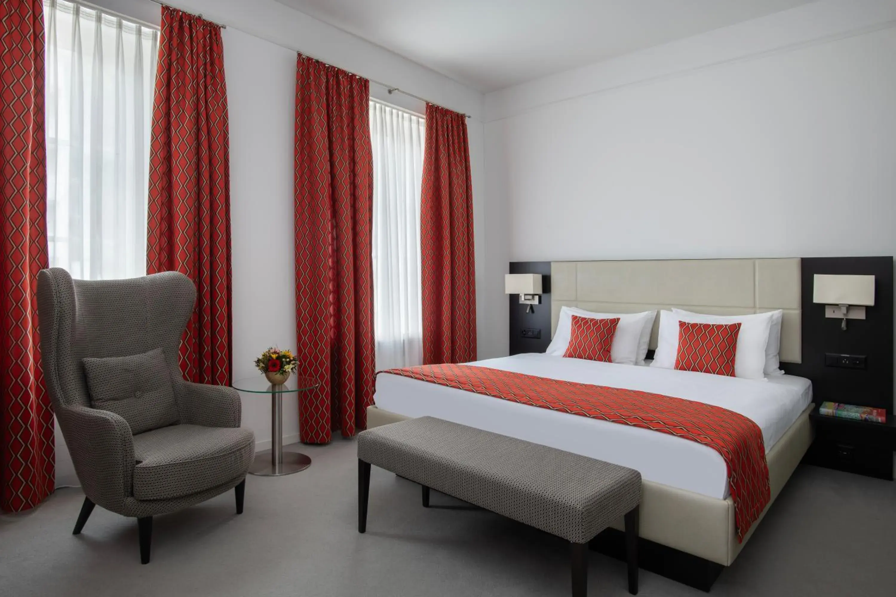 Superior Double Room in Grand Hotel Europe Superior Double Room in Grand Hotel Europe