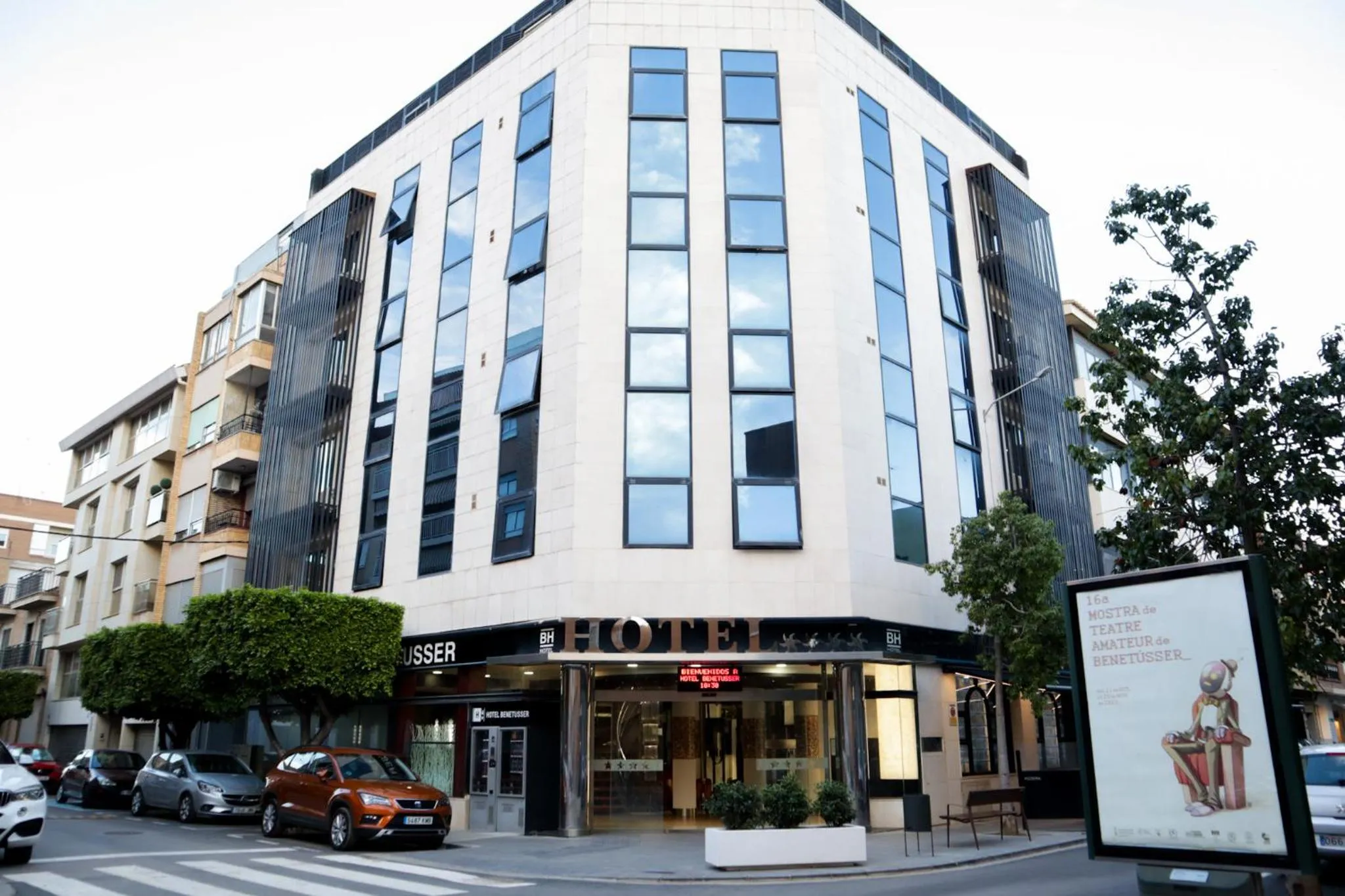 Facade/entrance in Hotel Benetusser