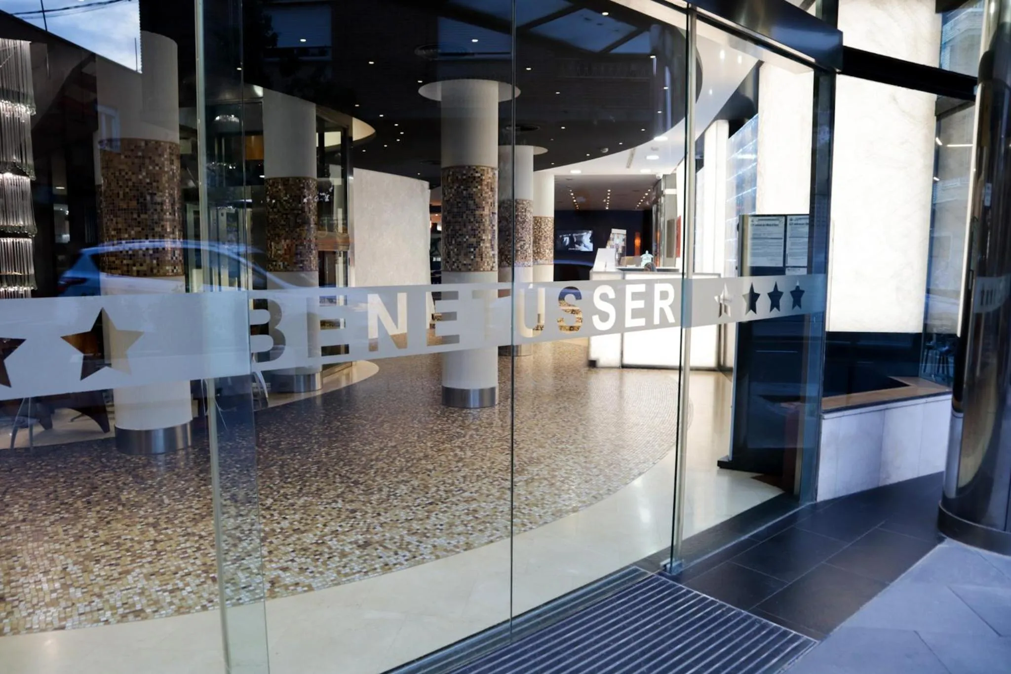 Facade/entrance in Hotel Benetusser