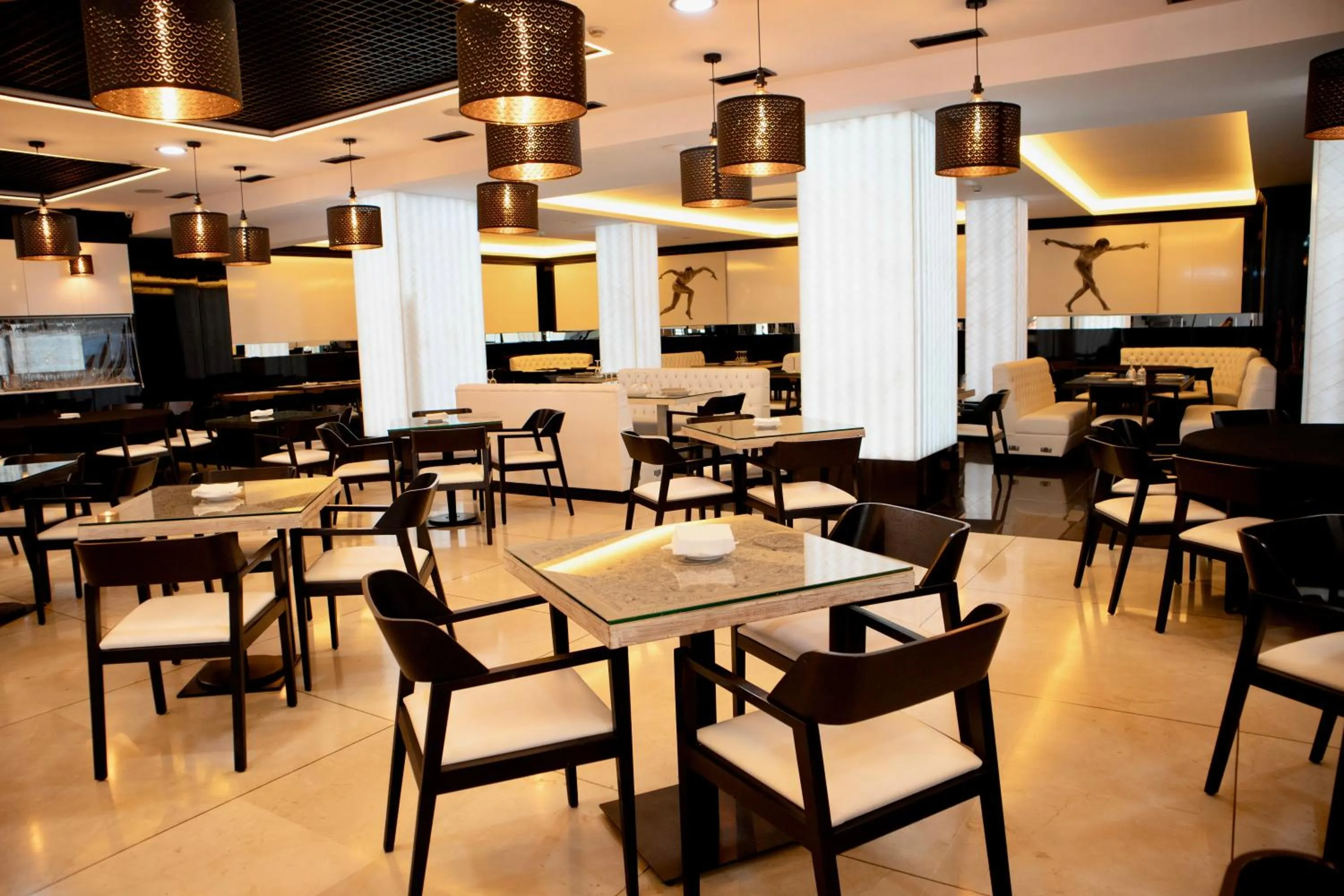 Restaurant/places to eat in Hotel Benetusser