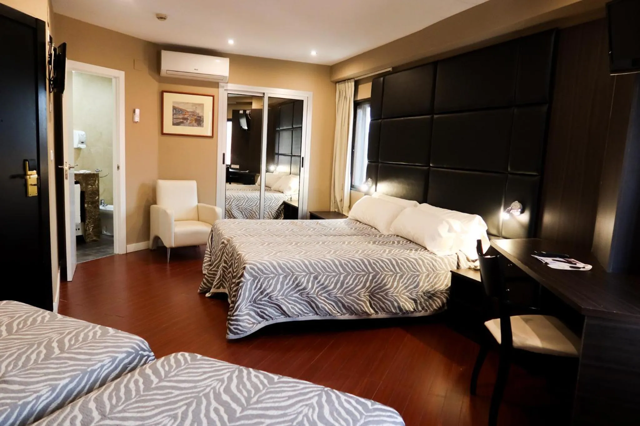 Bed in Hotel Benetusser