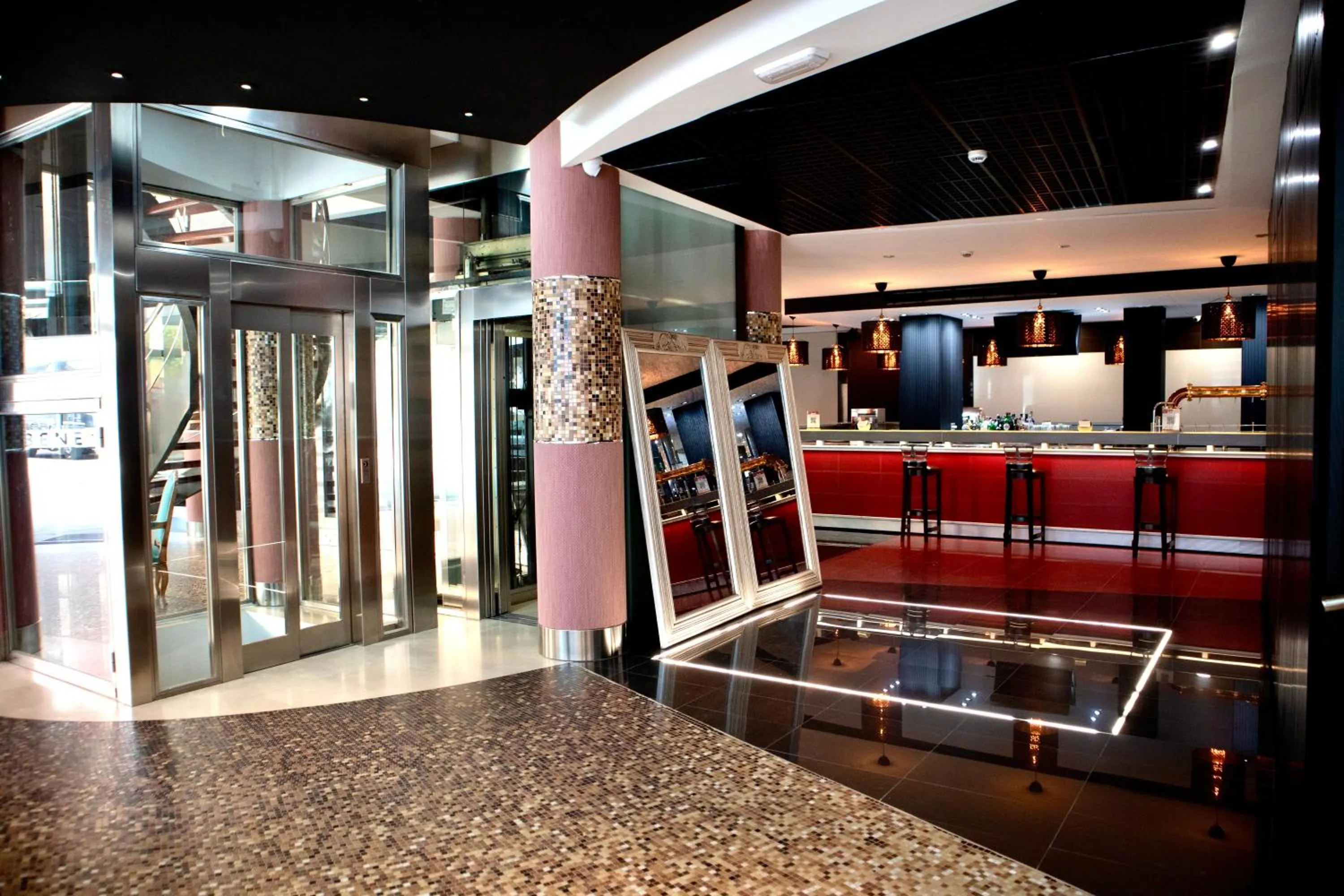 elevator in Hotel Benetusser