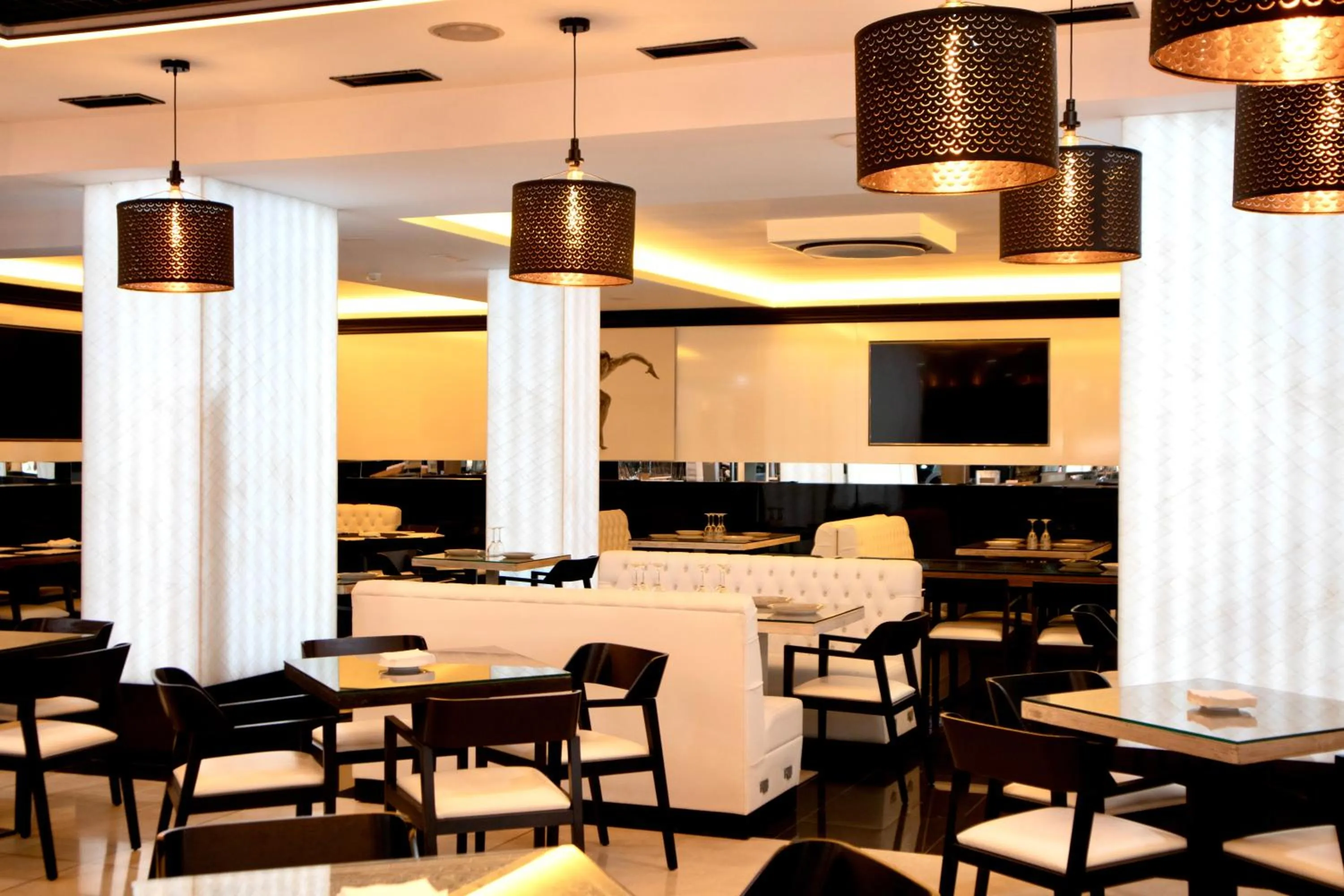 Restaurant/places to eat in Hotel Benetusser