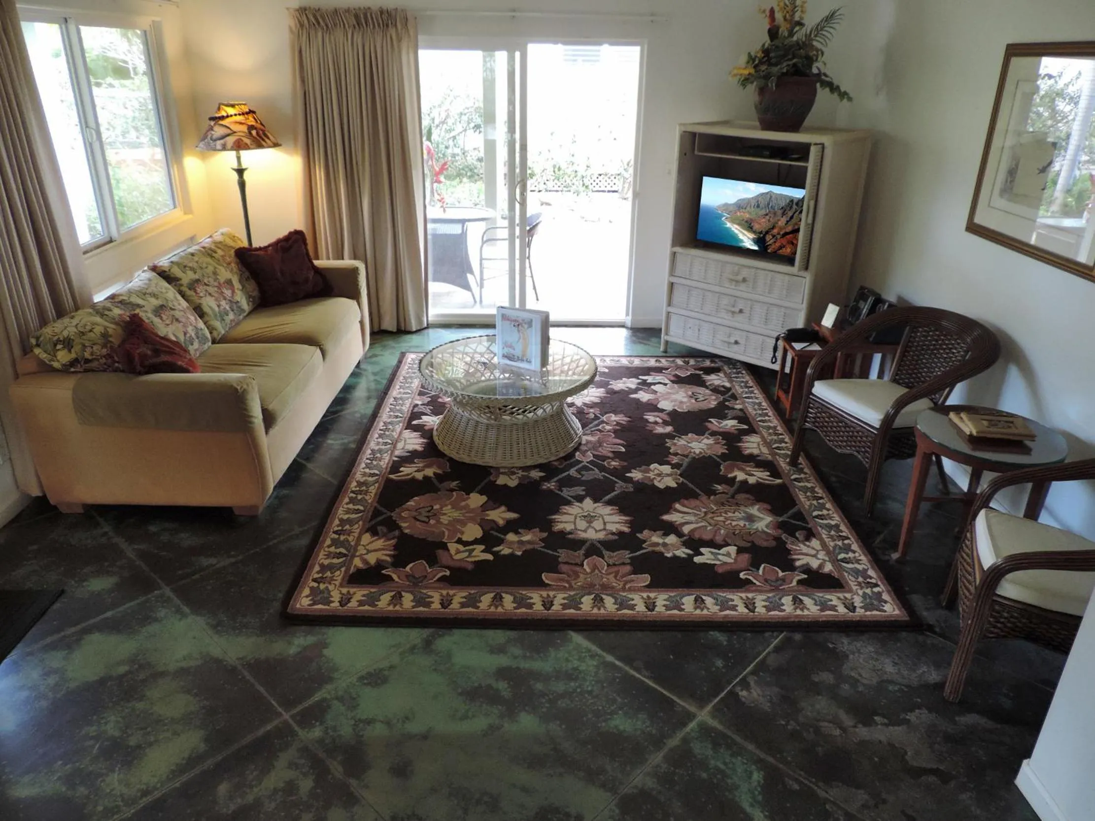 Bed in Hale Pua Villa - Hibiscus Suite