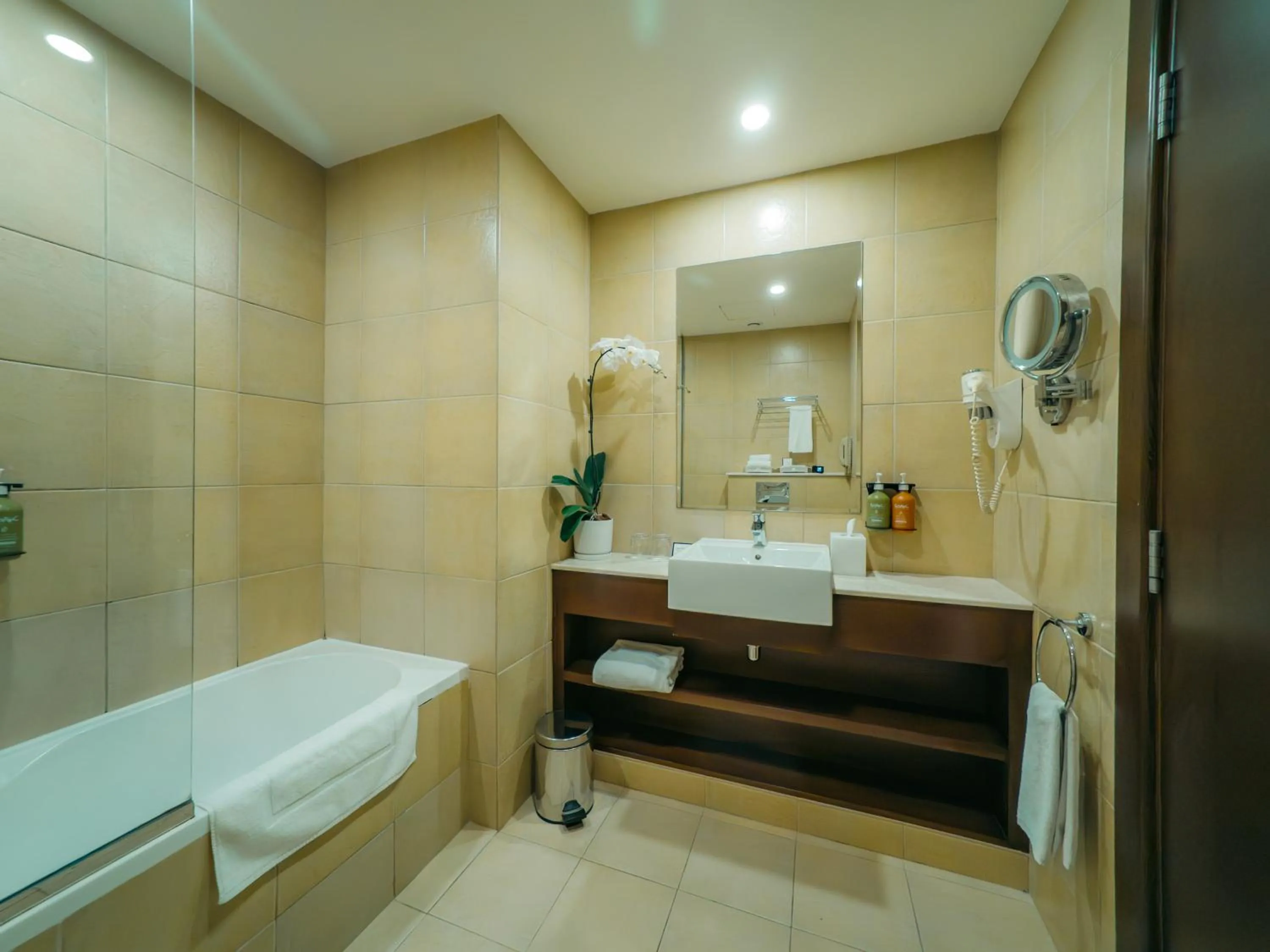 Bathroom in Copthorne Downtown by Millennium