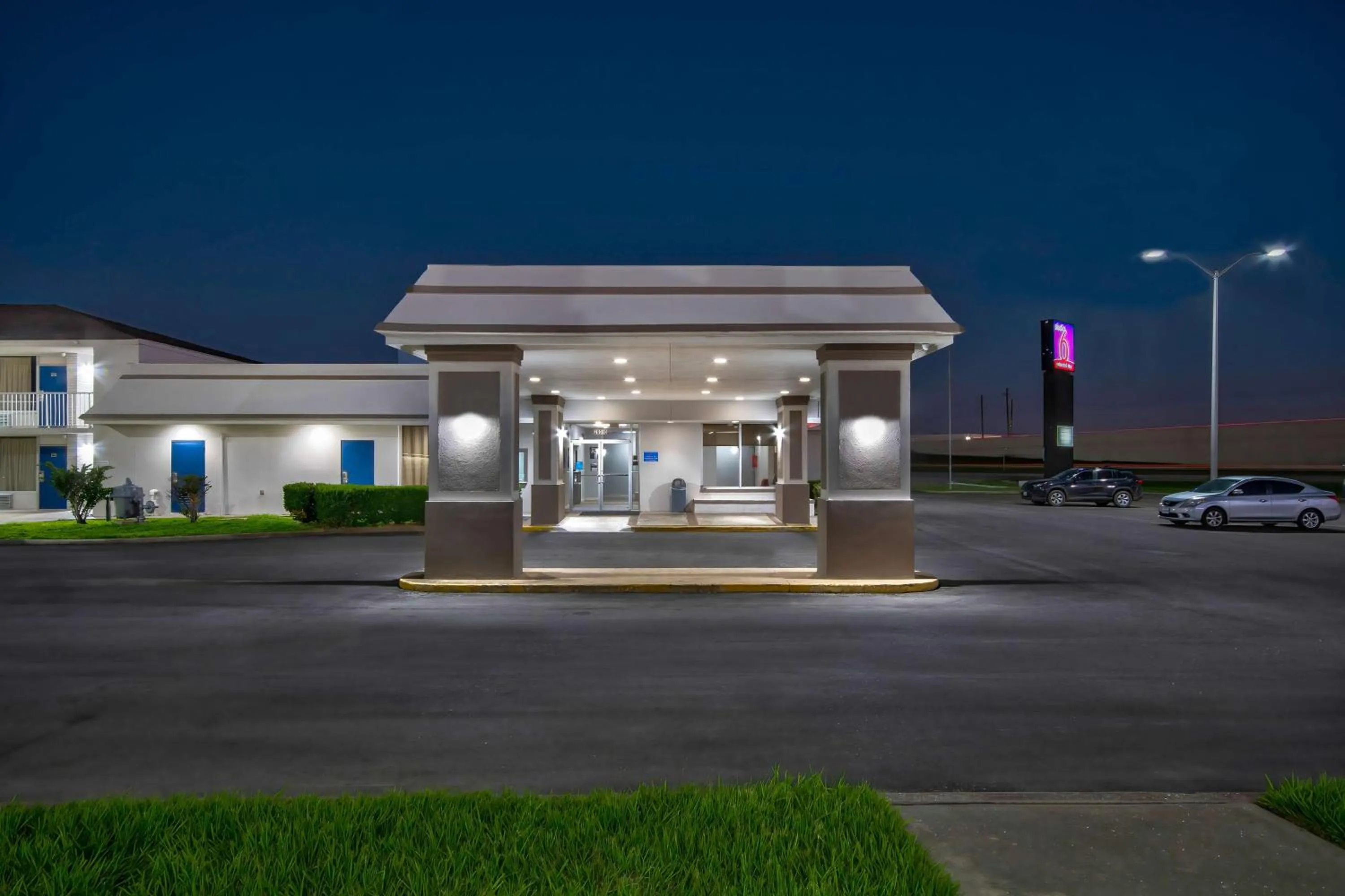 Property building in Studio 6 Rosenberg TX