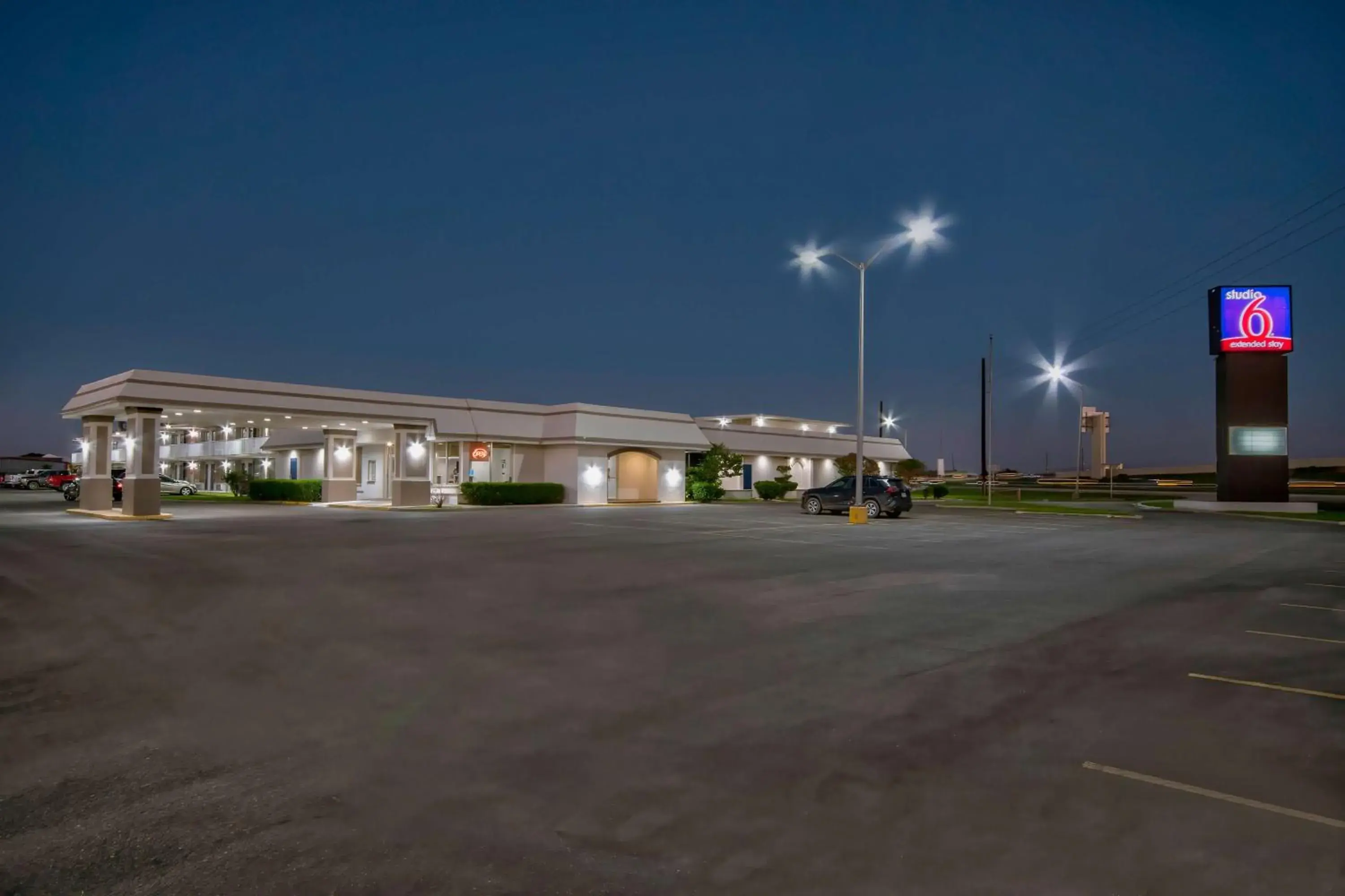 Property building in Studio 6 Rosenberg TX Property building in Studio 6 Rosenberg TX