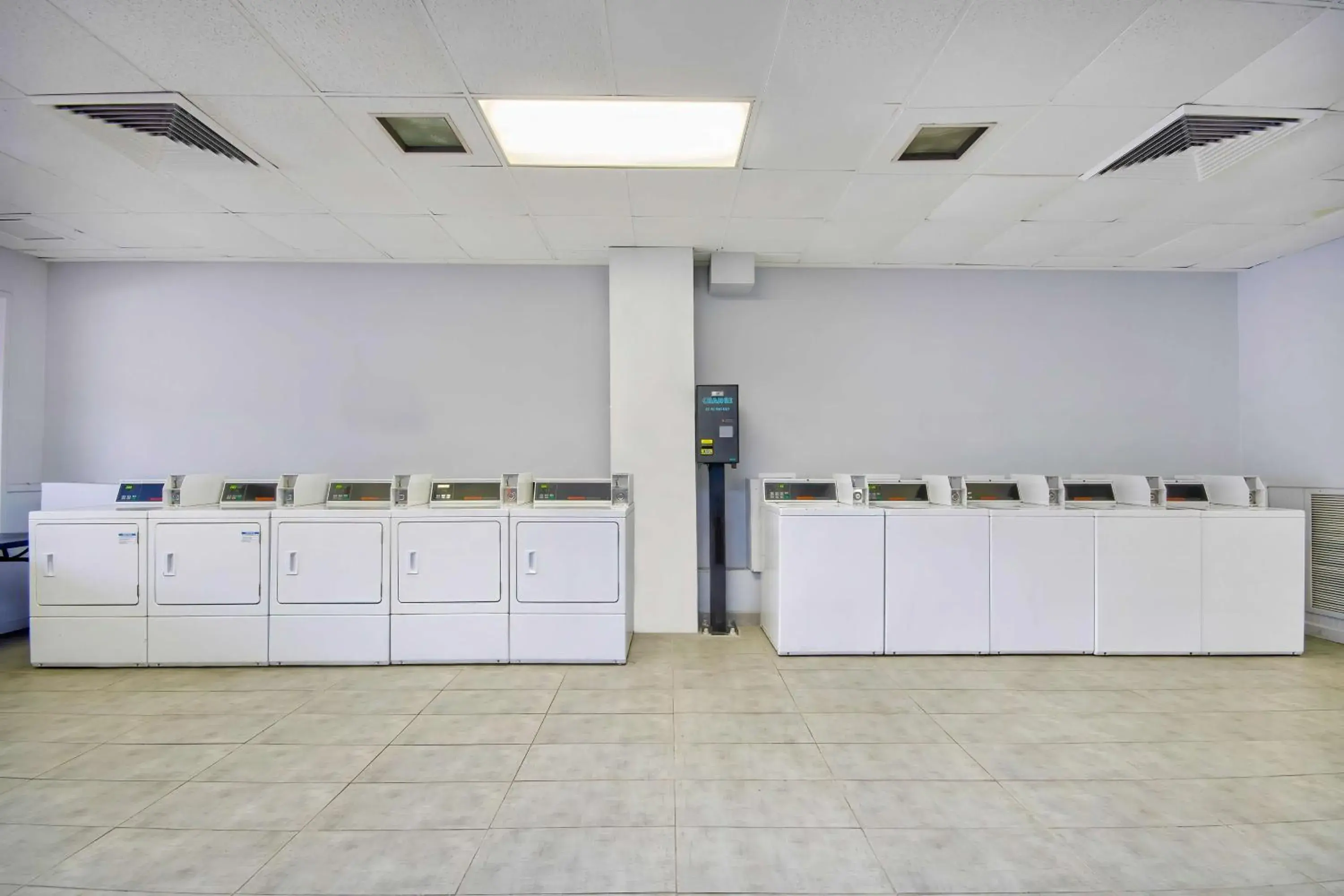 Property building in Studio 6 Rosenberg TX Property building in Studio 6 Rosenberg TX