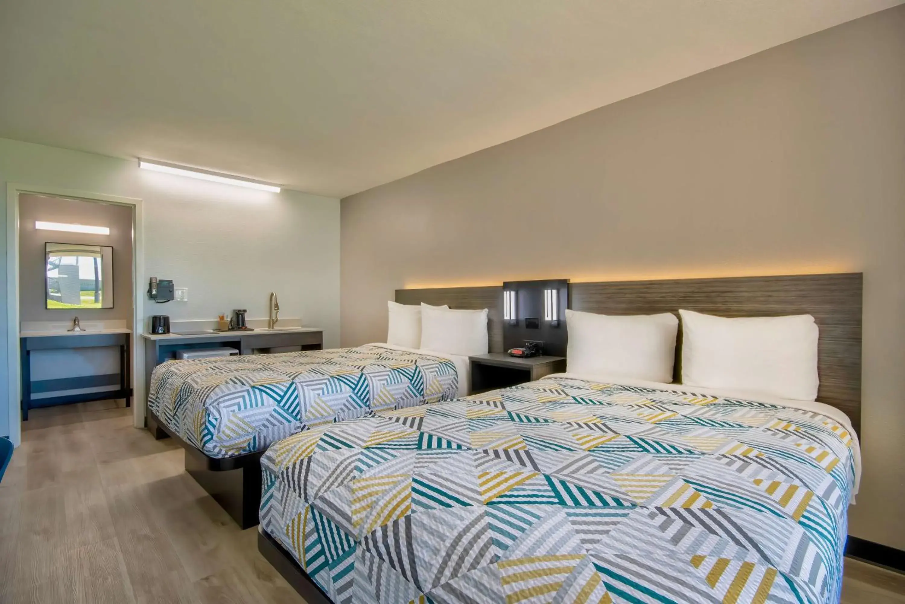 Photo of the whole room, Bed in Studio 6 Rosenberg TX Photo of the whole room, Bed in Studio 6 Rosenberg TX