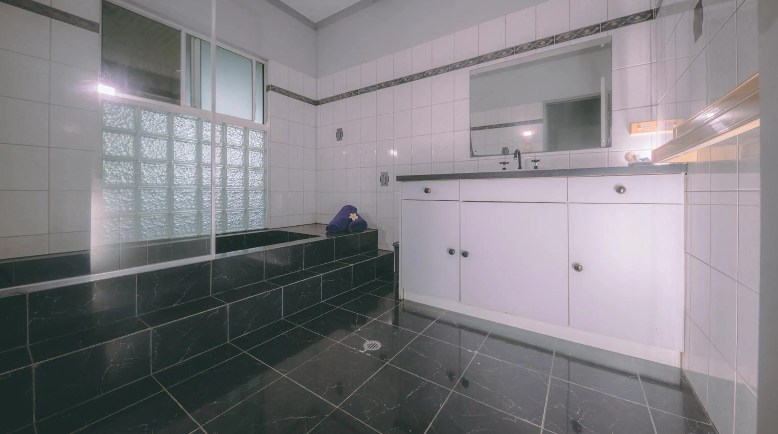 Bathroom in Darwin House