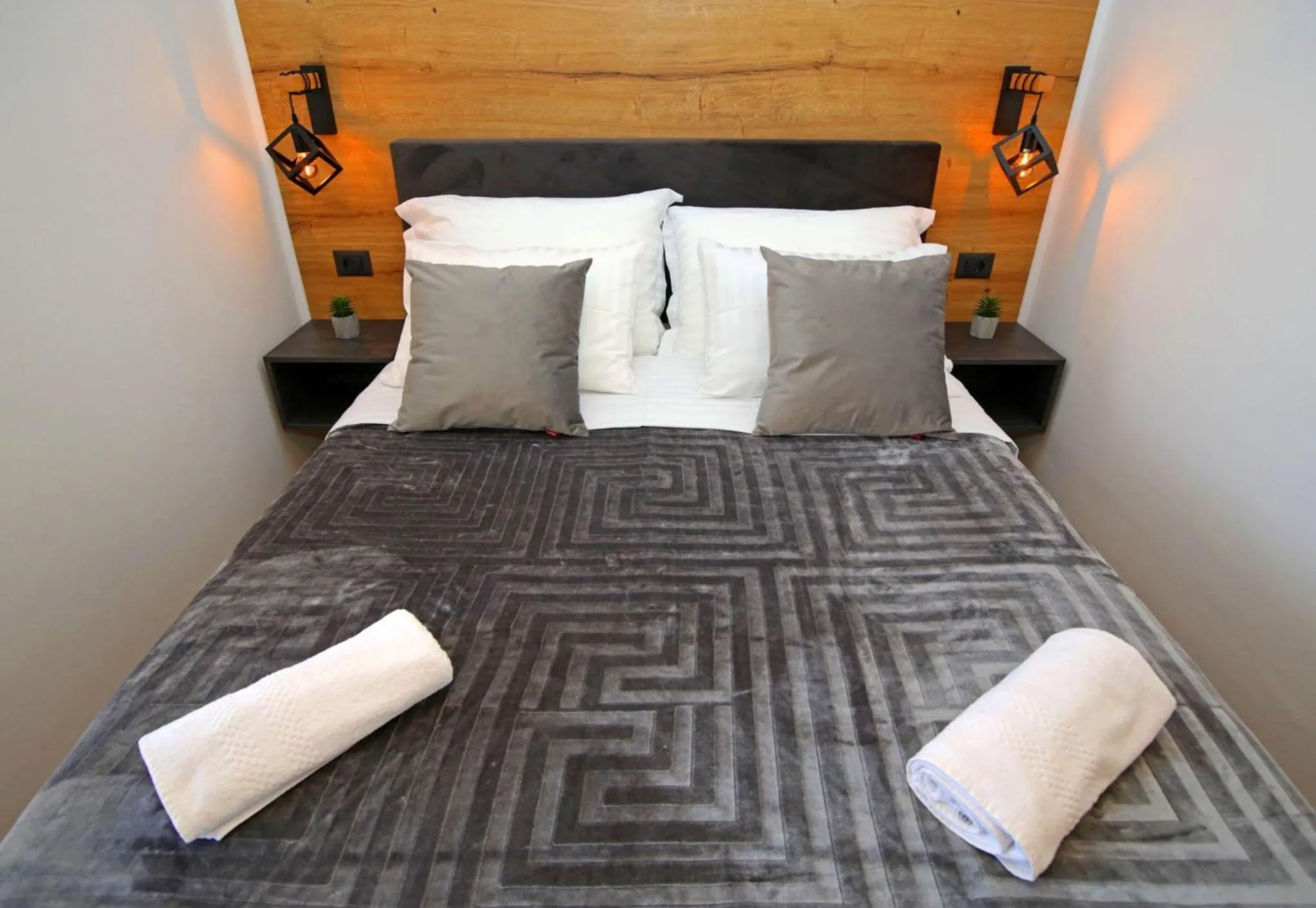 Bed in Apartmani Krka Rooms