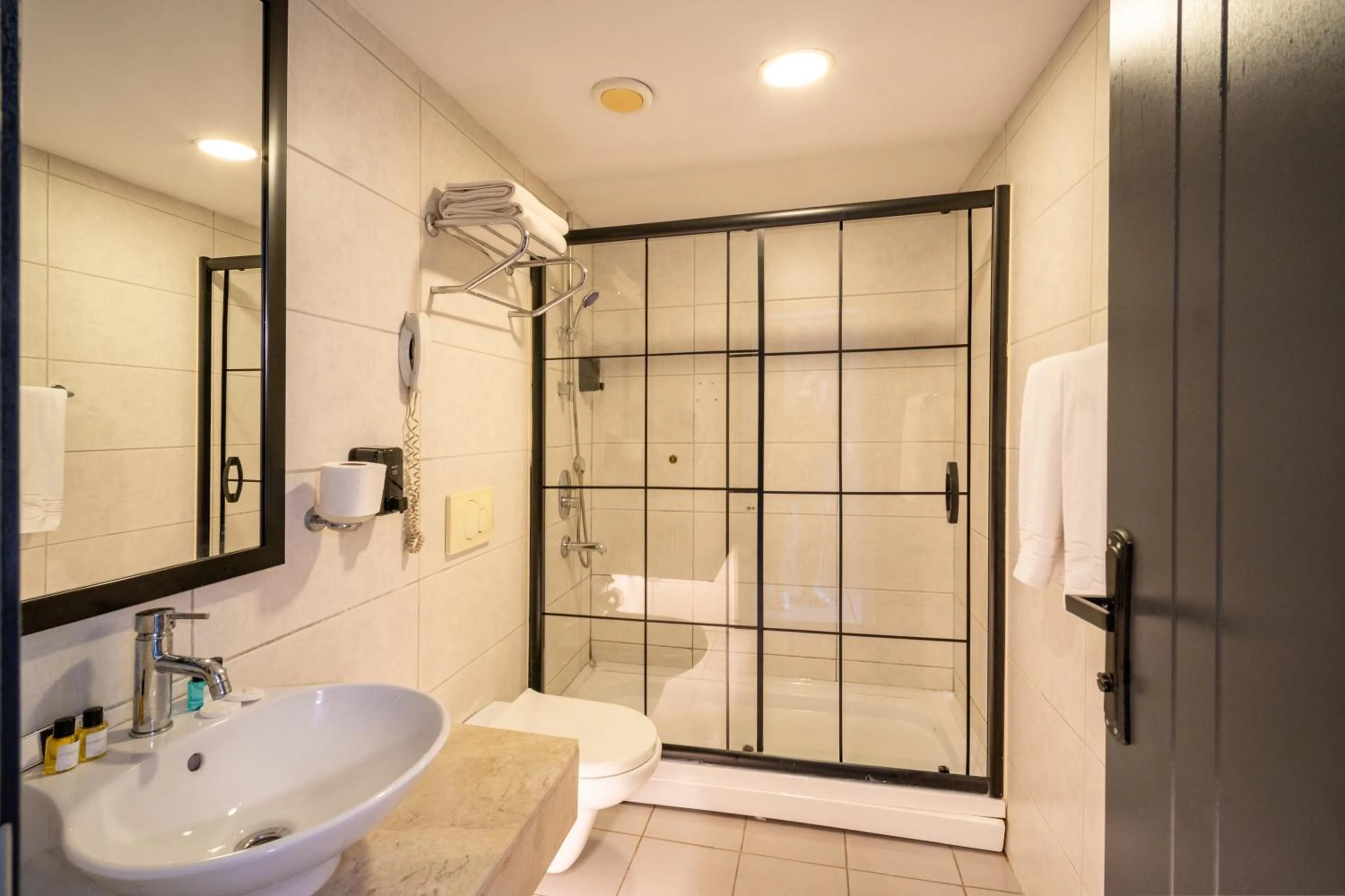 Shower in Grand S Hotel