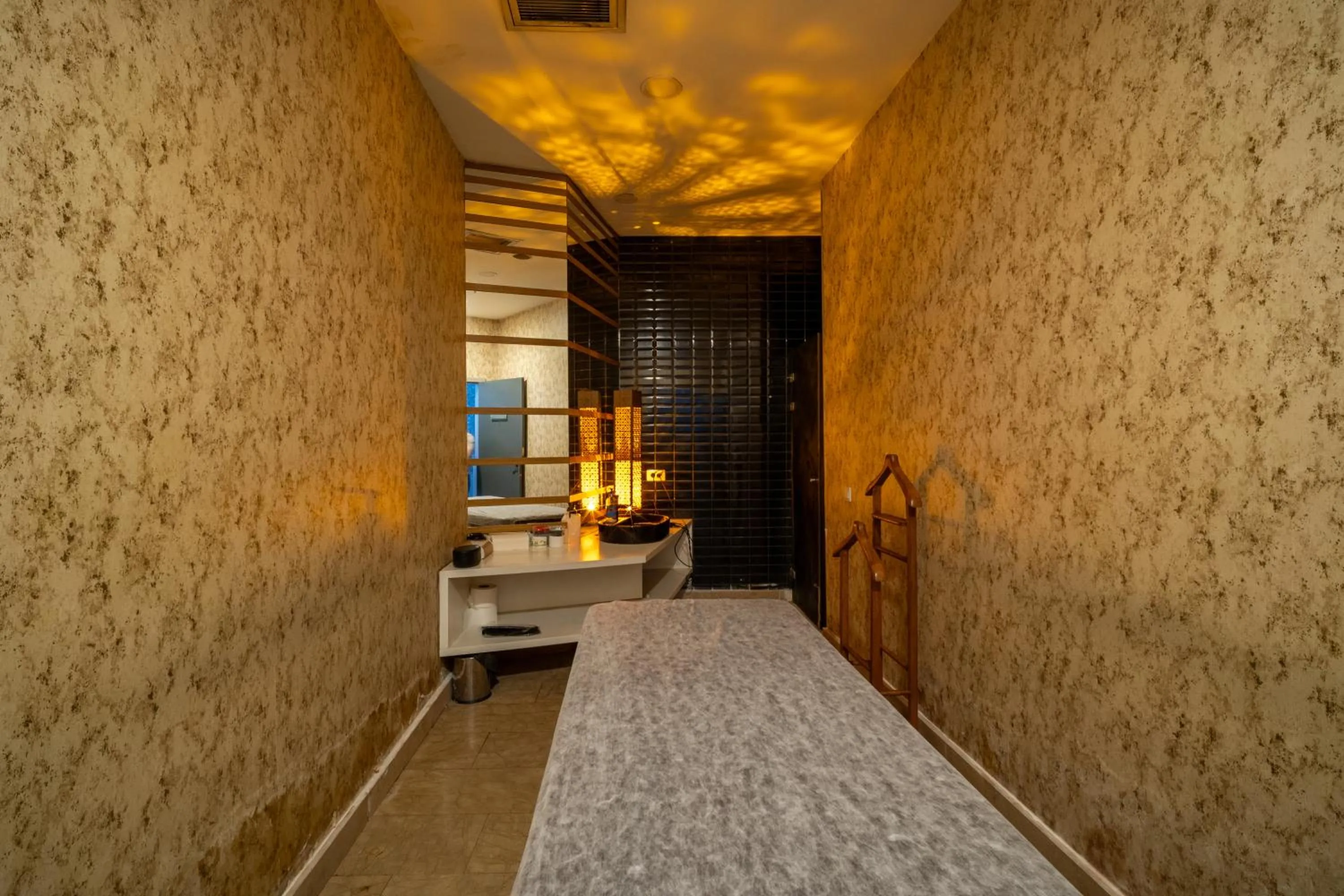 Massage, Bed in Grand S Hotel