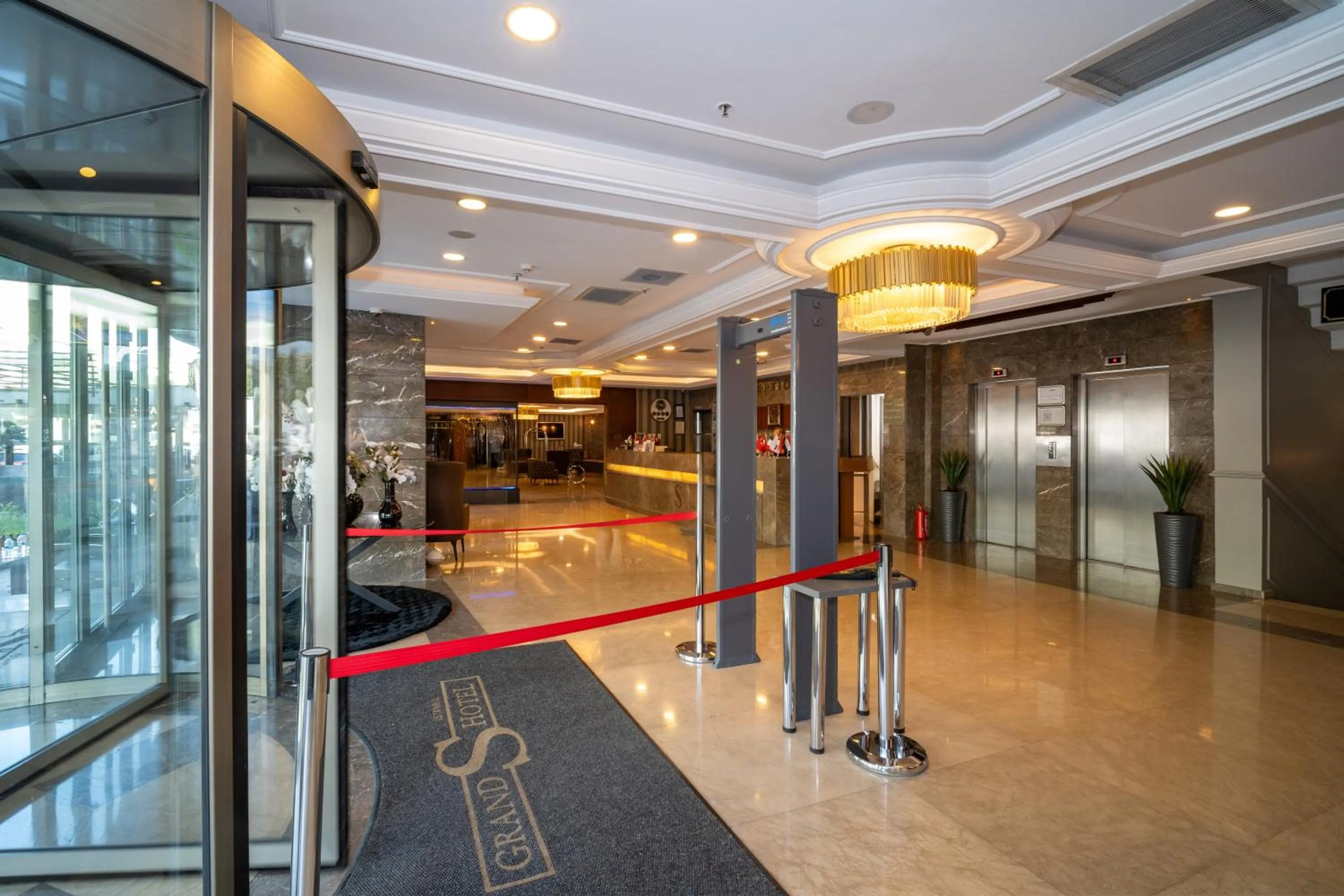 Lobby or reception in Grand S Hotel