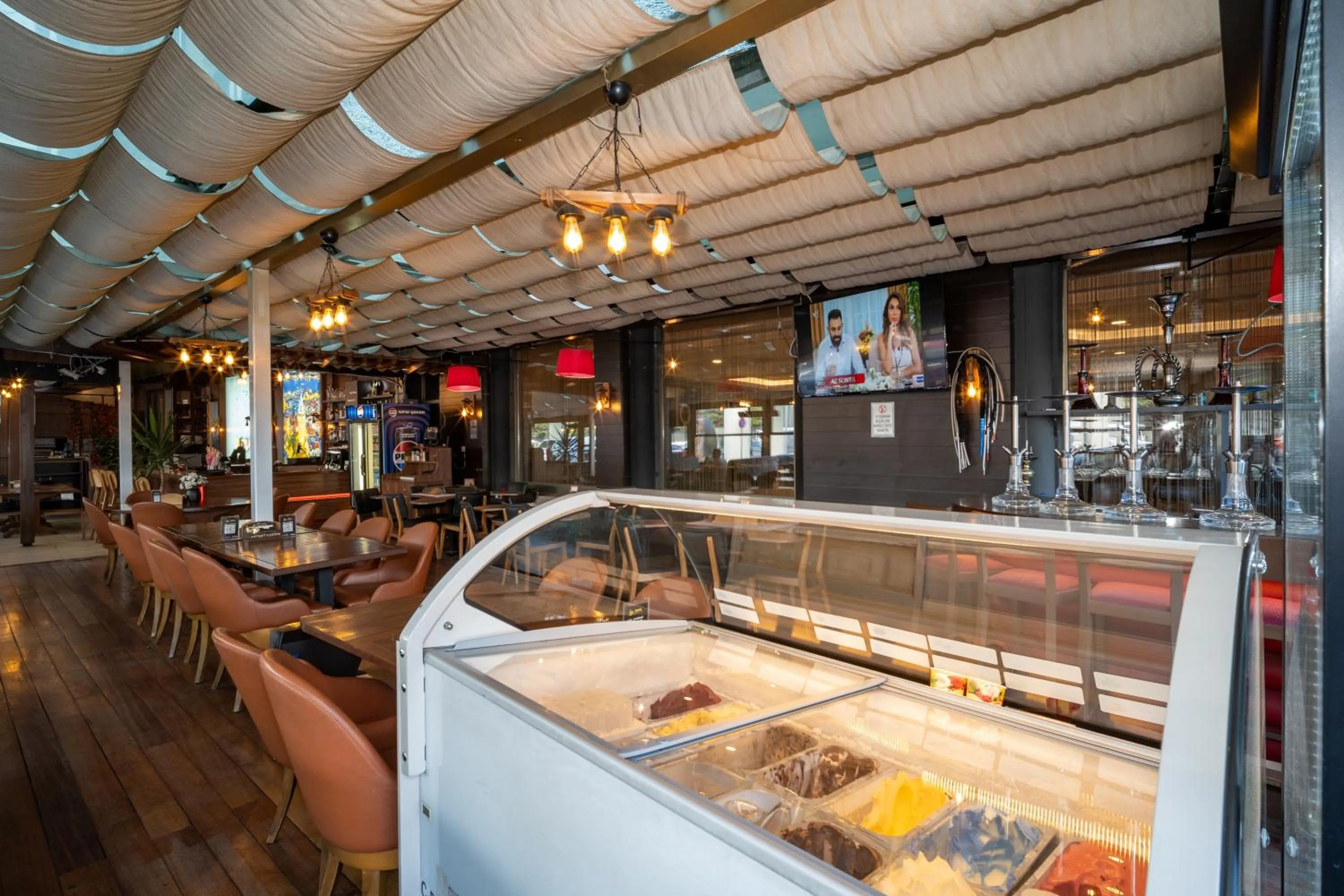 Restaurant/places to eat in Grand S Hotel