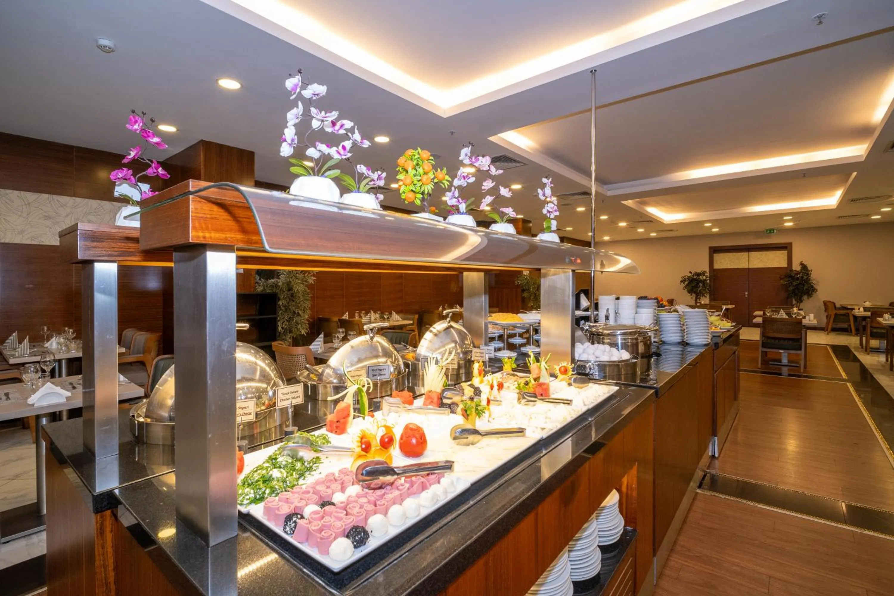 Restaurant/places to eat in Grand S Hotel