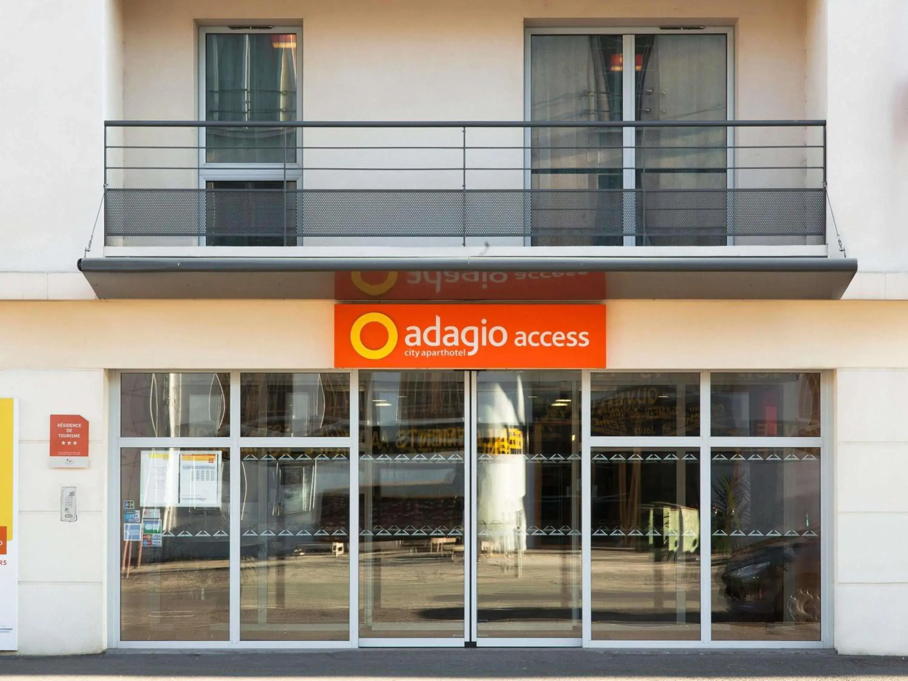 Property building in Aparthotel Adagio Access Poitiers Property building in Aparthotel Adagio Access Poitiers