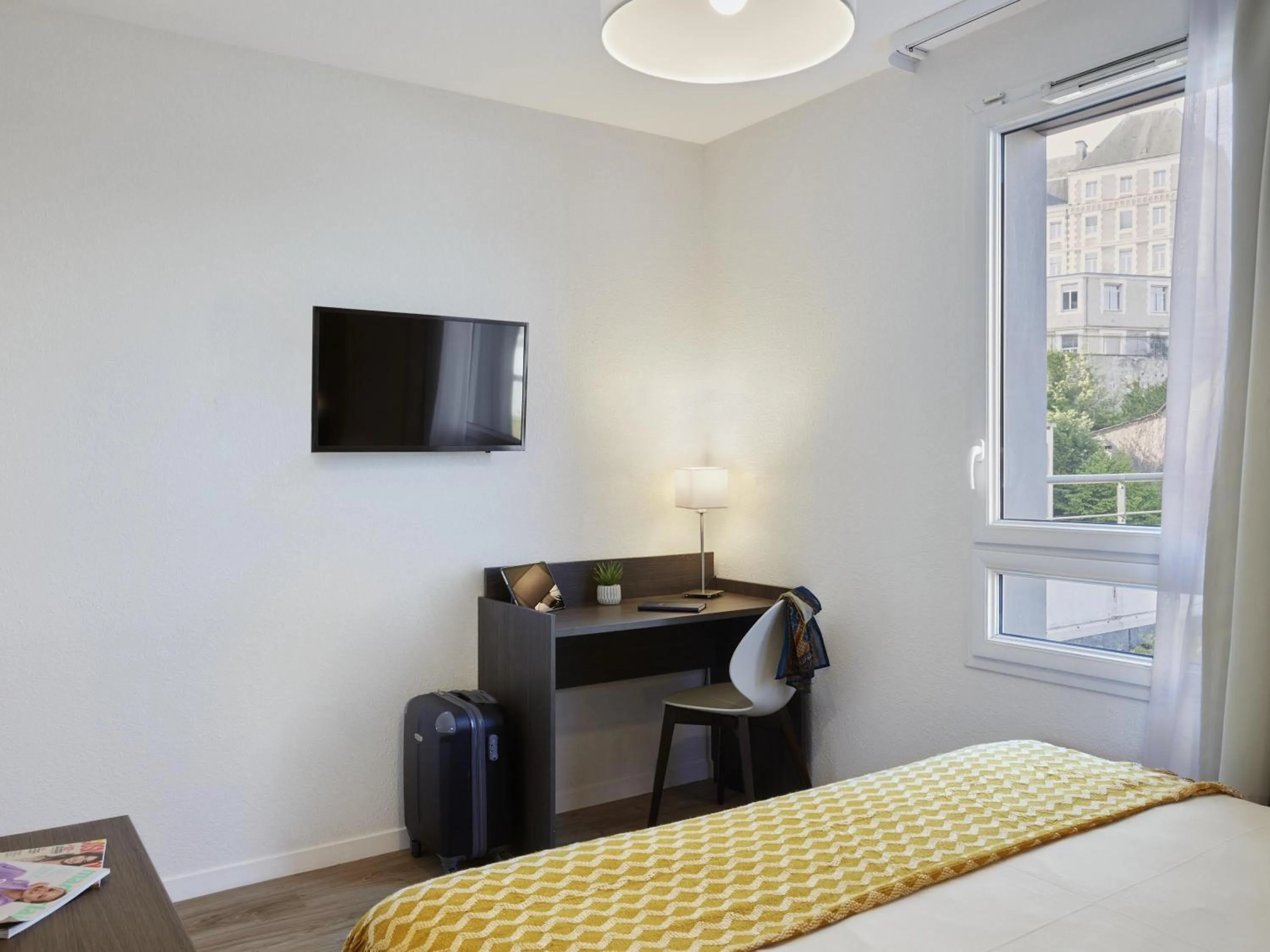 Bedroom, Bed in Aparthotel Adagio Access Poitiers