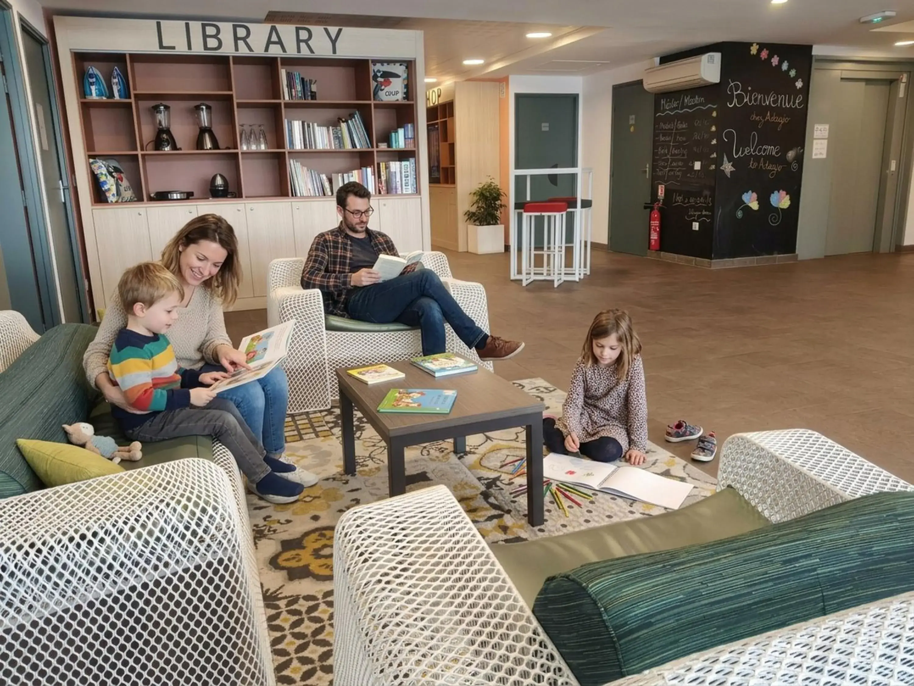 Property building in Aparthotel Adagio Access Poitiers Property building in Aparthotel Adagio Access Poitiers