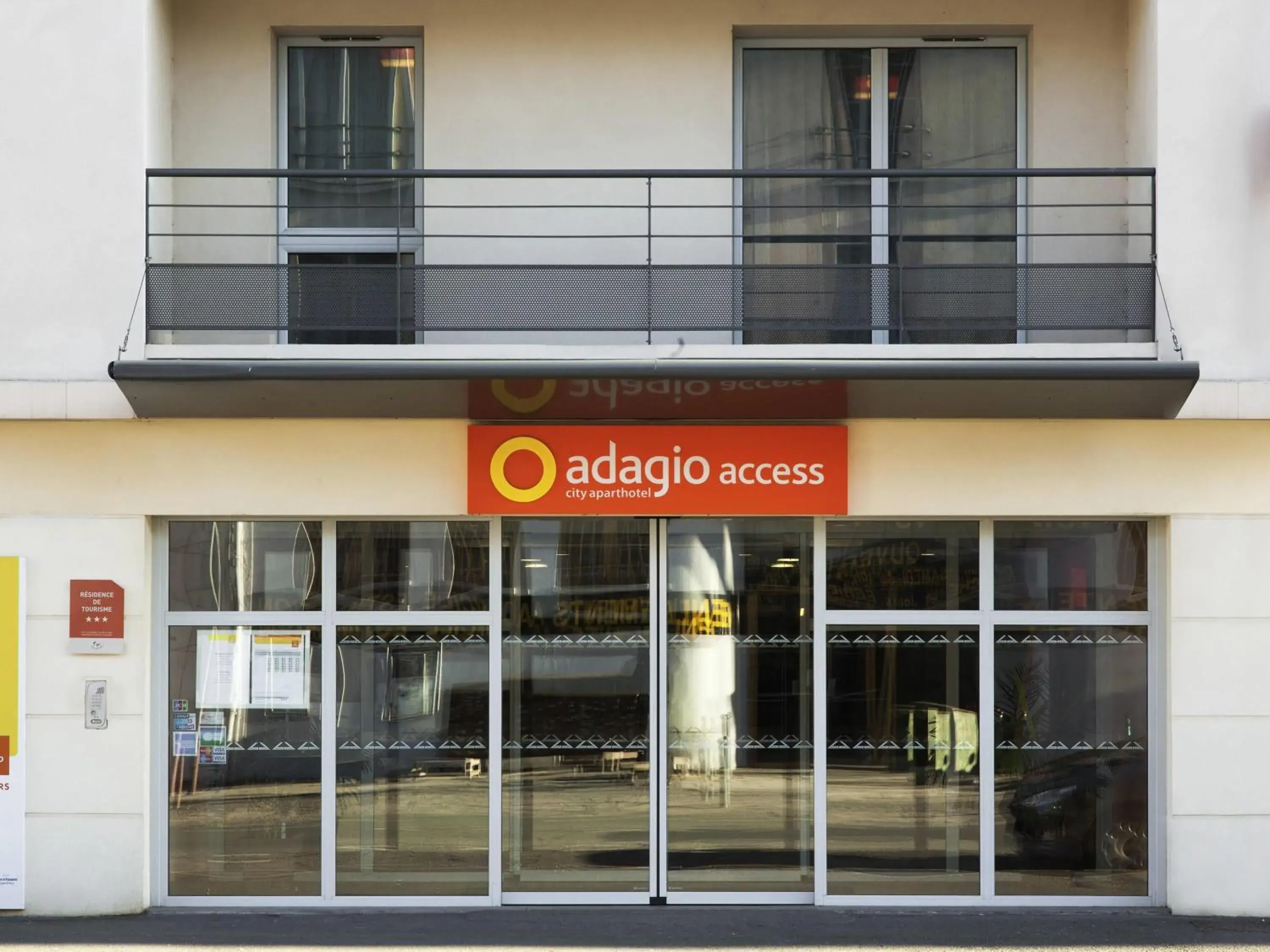 Property building in Aparthotel Adagio Access Poitiers Property building in Aparthotel Adagio Access Poitiers