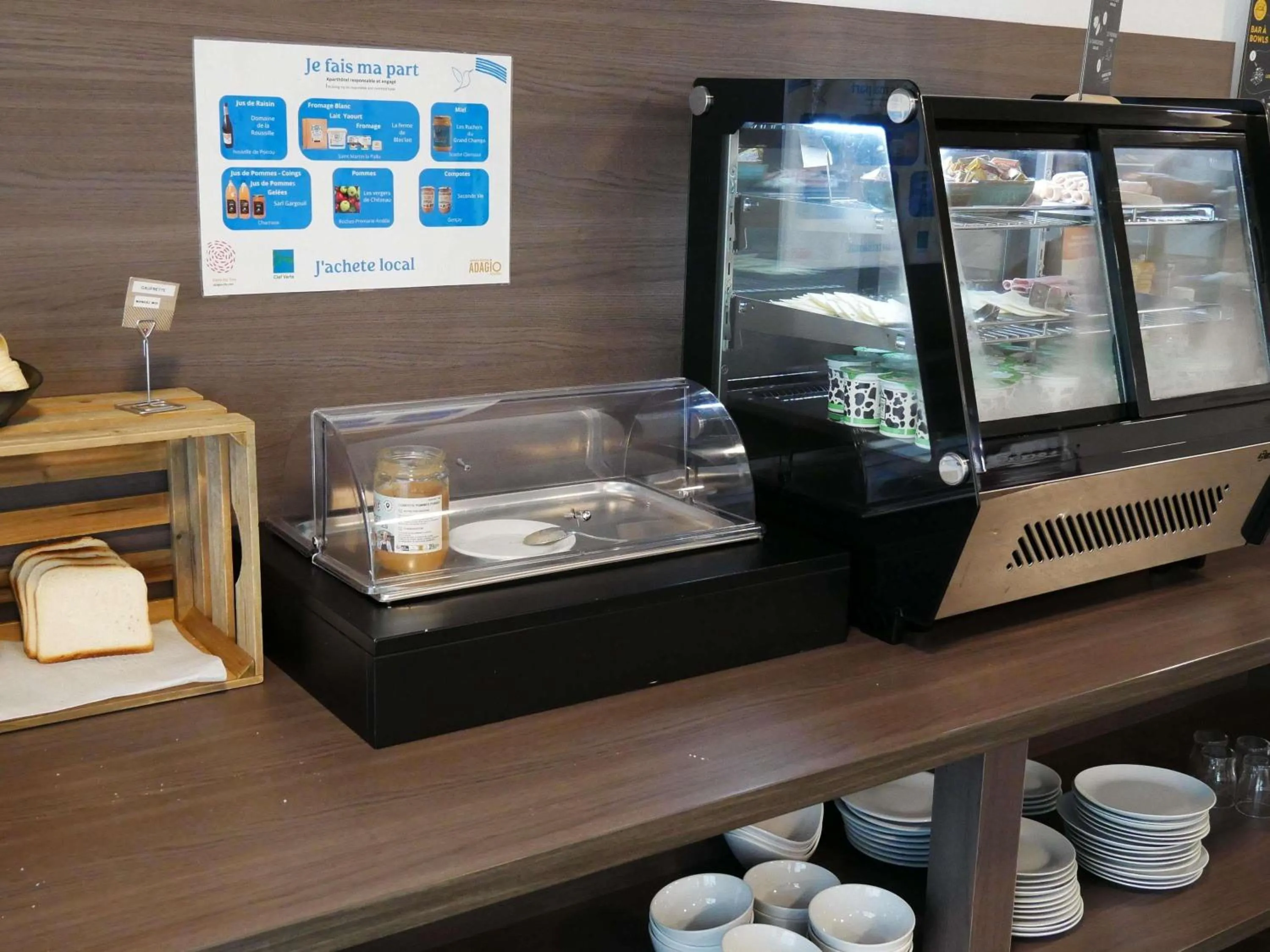 Breakfast in Aparthotel Adagio Access Poitiers