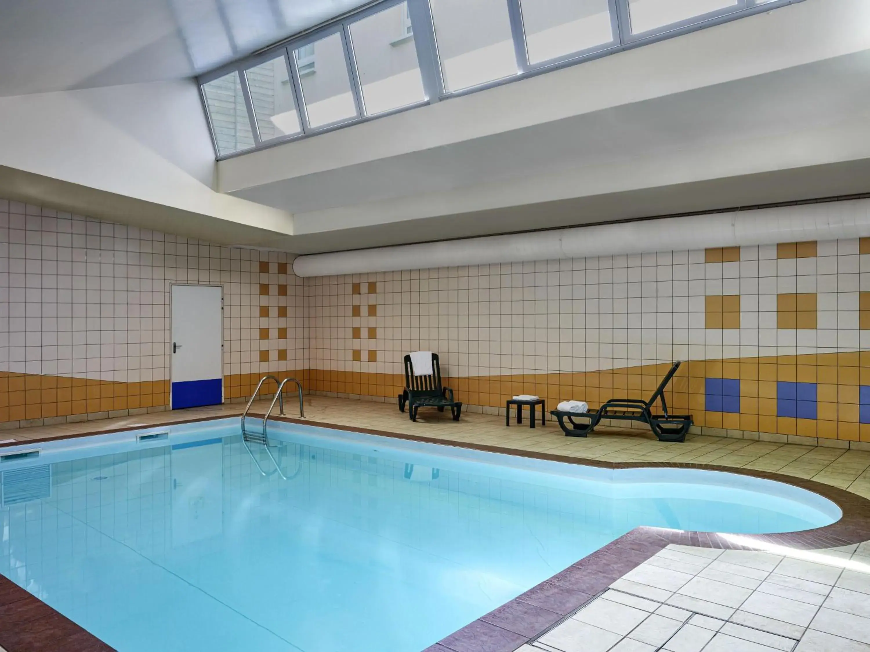 Pool view in Aparthotel Adagio Access Poitiers Pool view in Aparthotel Adagio Access Poitiers