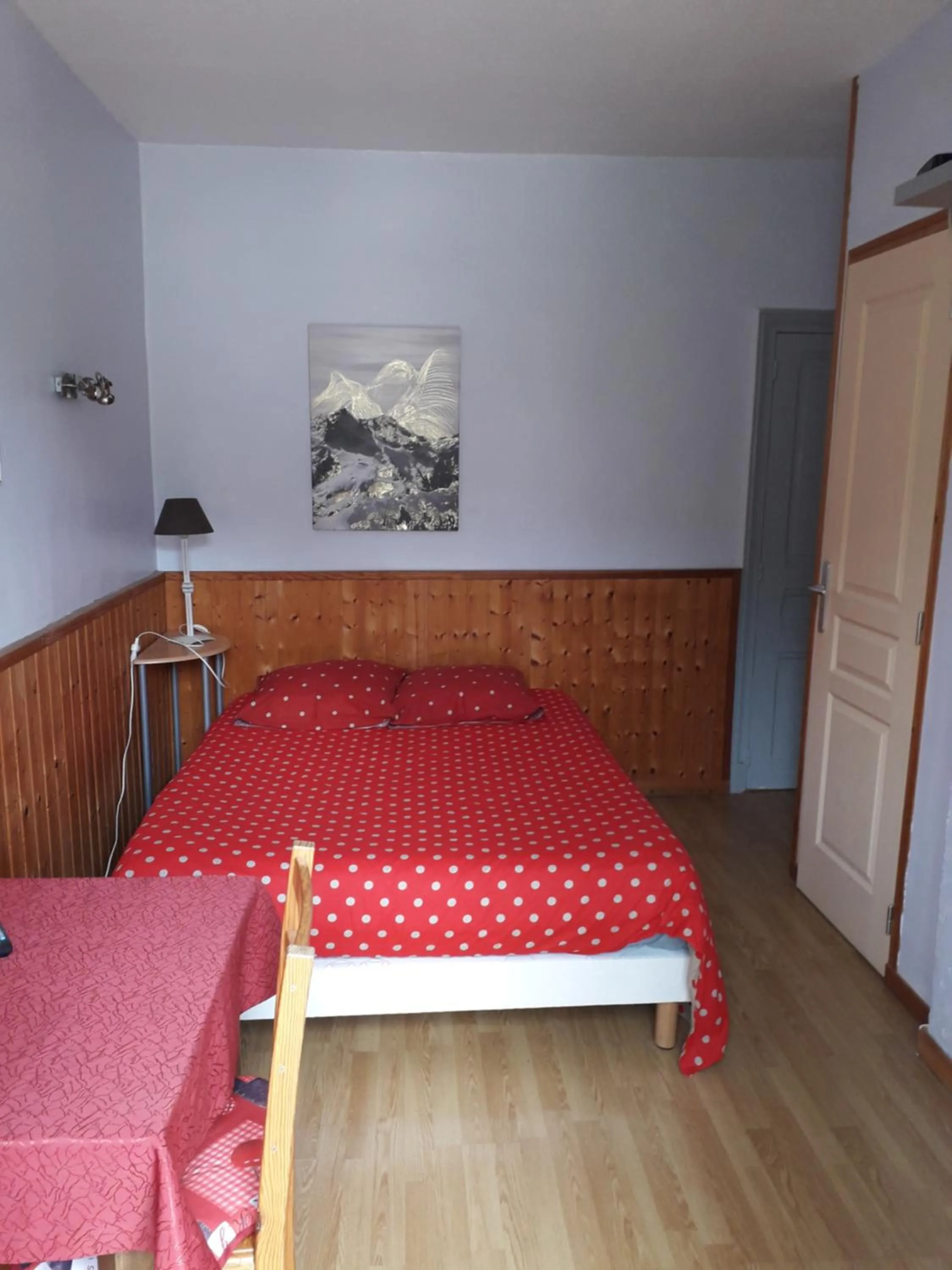 Photo of the whole room, Bed in Pension Saint Antoine