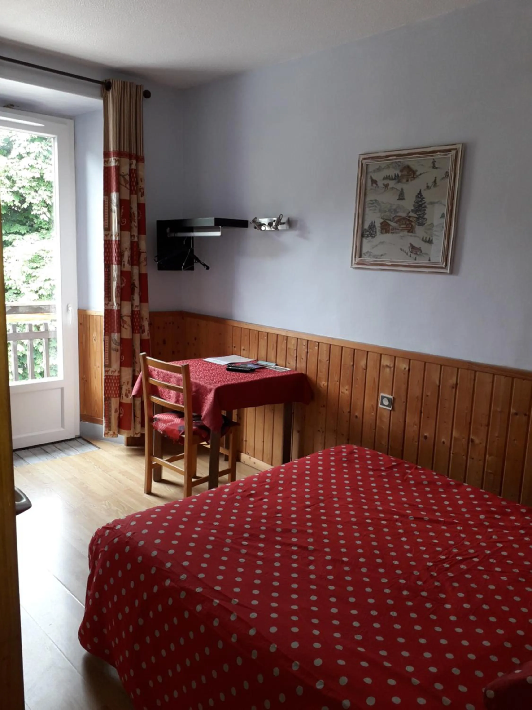 Photo of the whole room, Bed in Pension Saint Antoine
