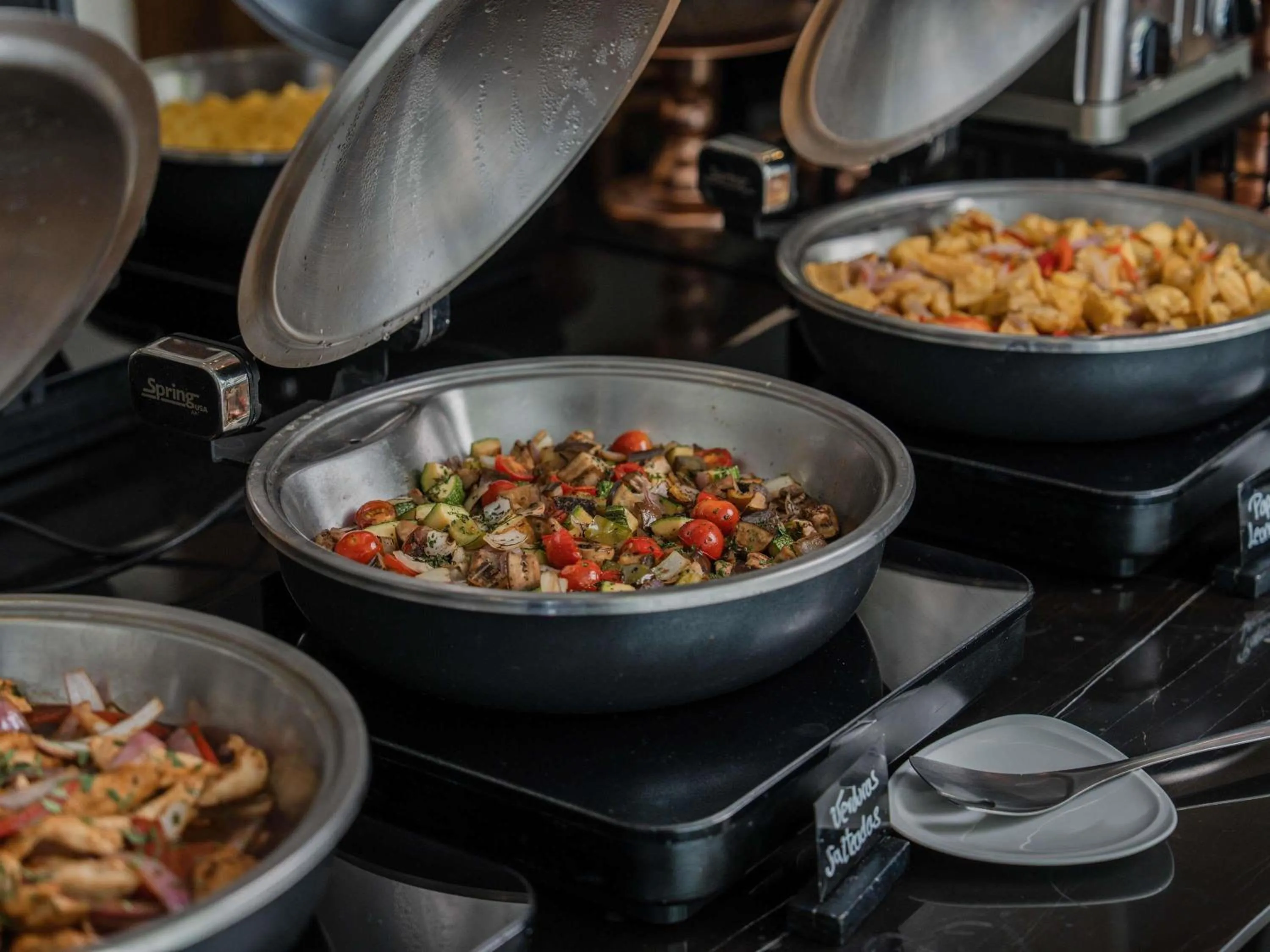 Restaurant/places to eat in Novotel Lima San Isidro