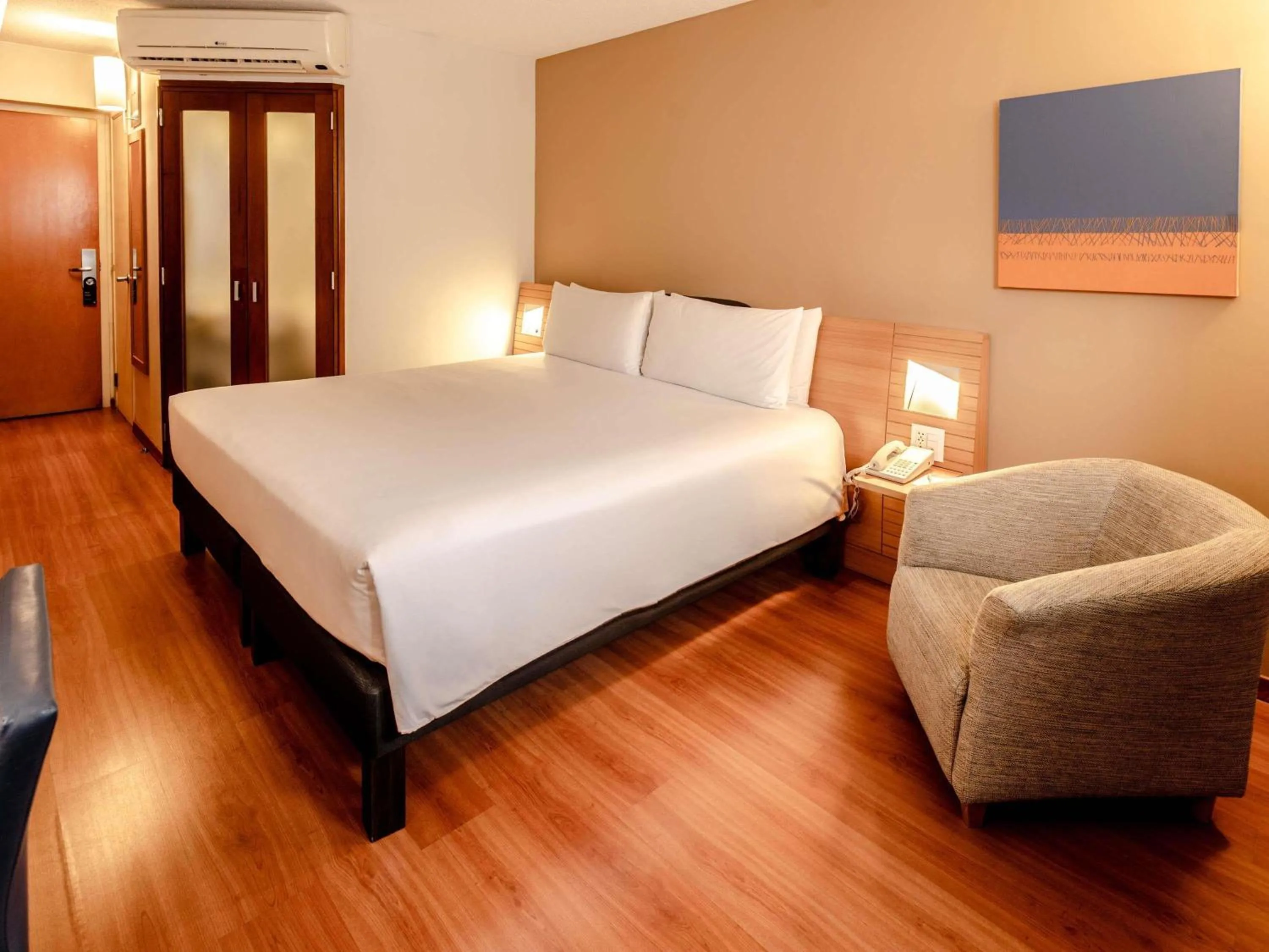 Bedroom, Bed in Novotel Lima San Isidro