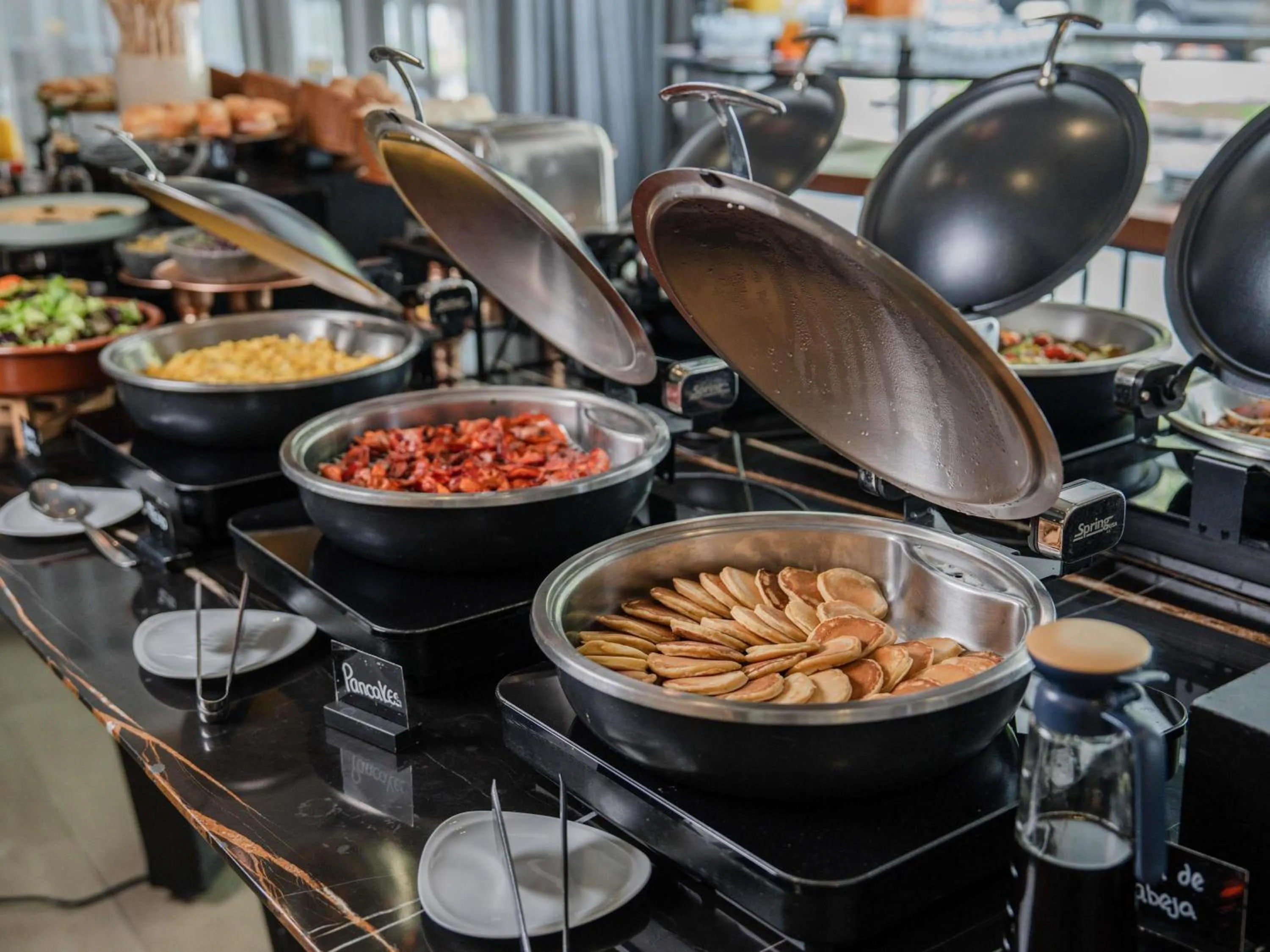 Restaurant/places to eat in Novotel Lima San Isidro