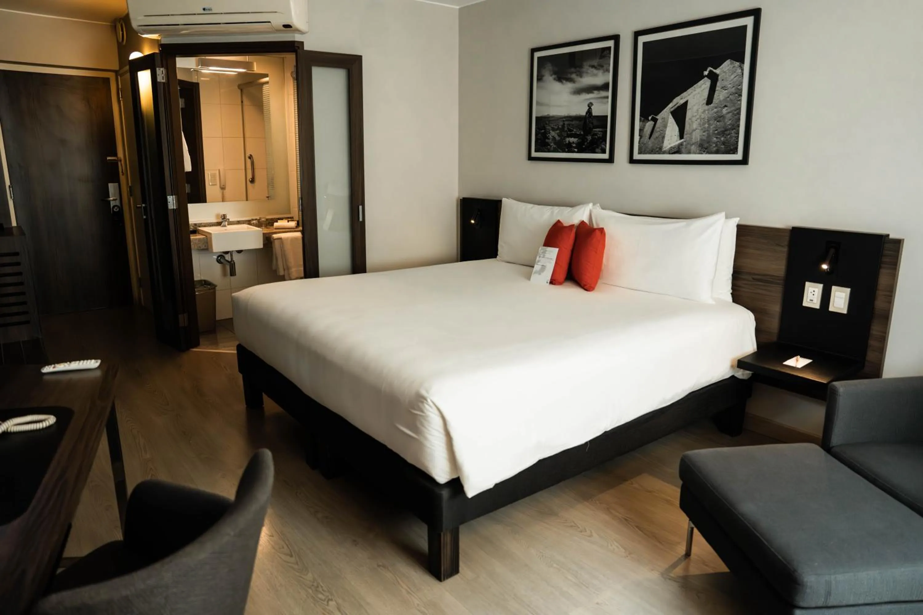 Bedroom, Bed in Novotel Lima San Isidro