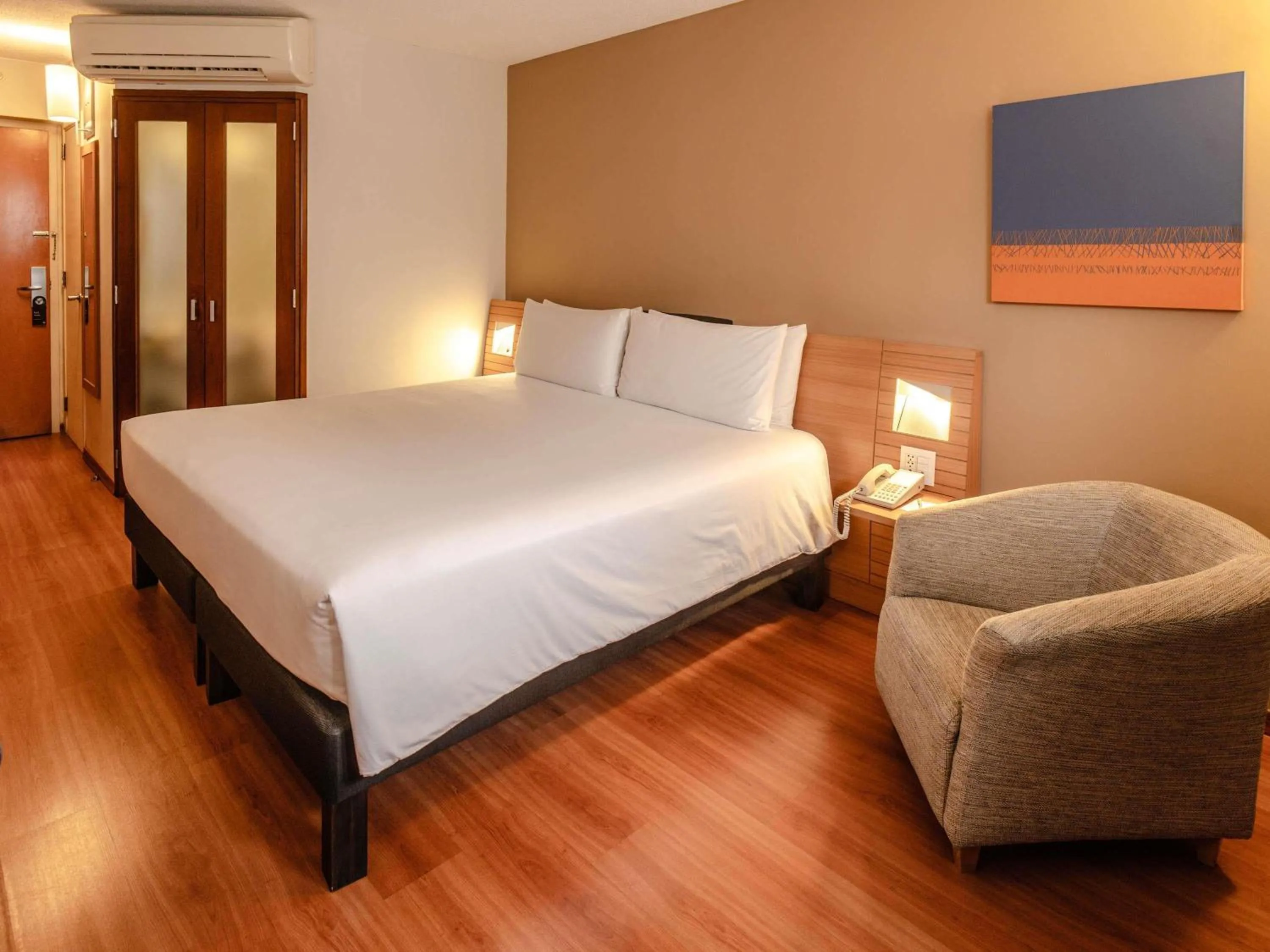 Bedroom, Bed in Novotel Lima San Isidro