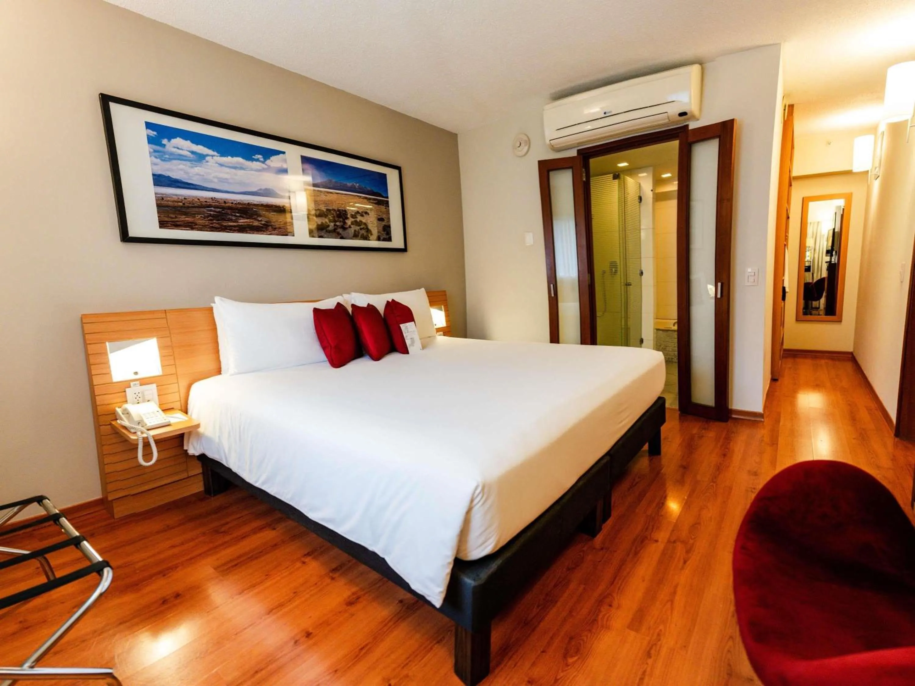 Bedroom, Bed in Novotel Lima San Isidro