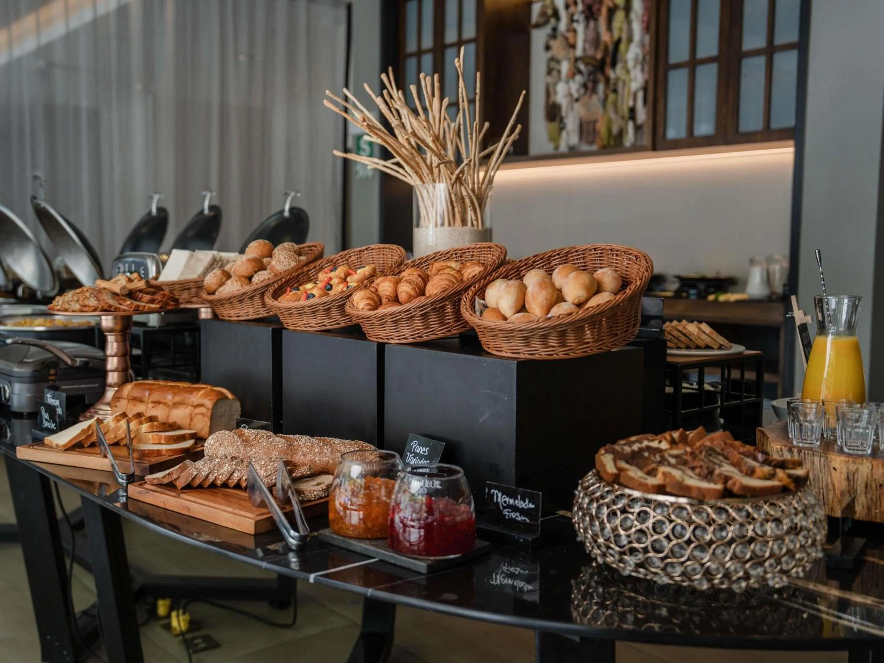 Restaurant/places to eat in Novotel Lima San Isidro