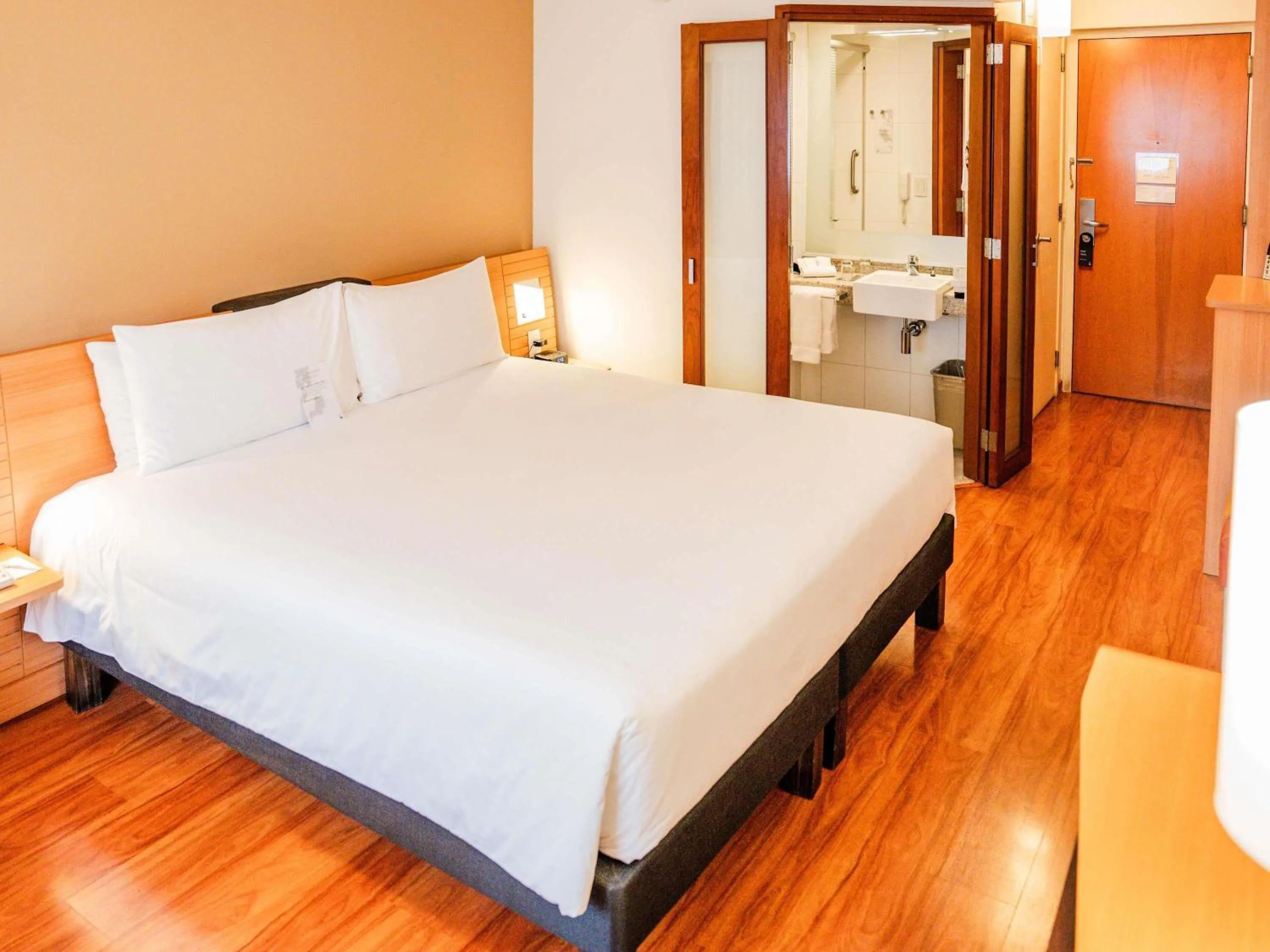 Bedroom, Bed in Novotel Lima San Isidro