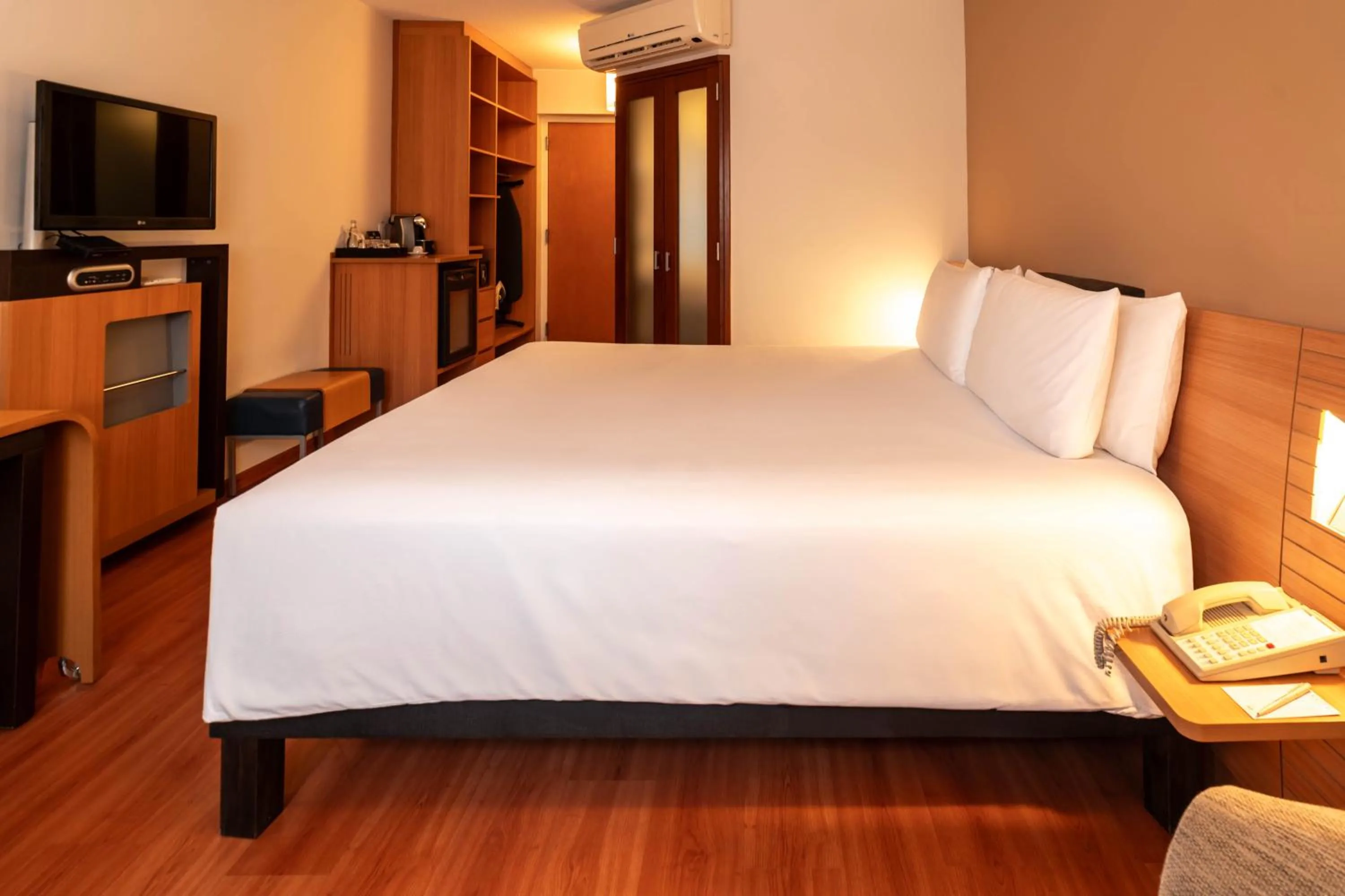 Bed in Novotel Lima San Isidro