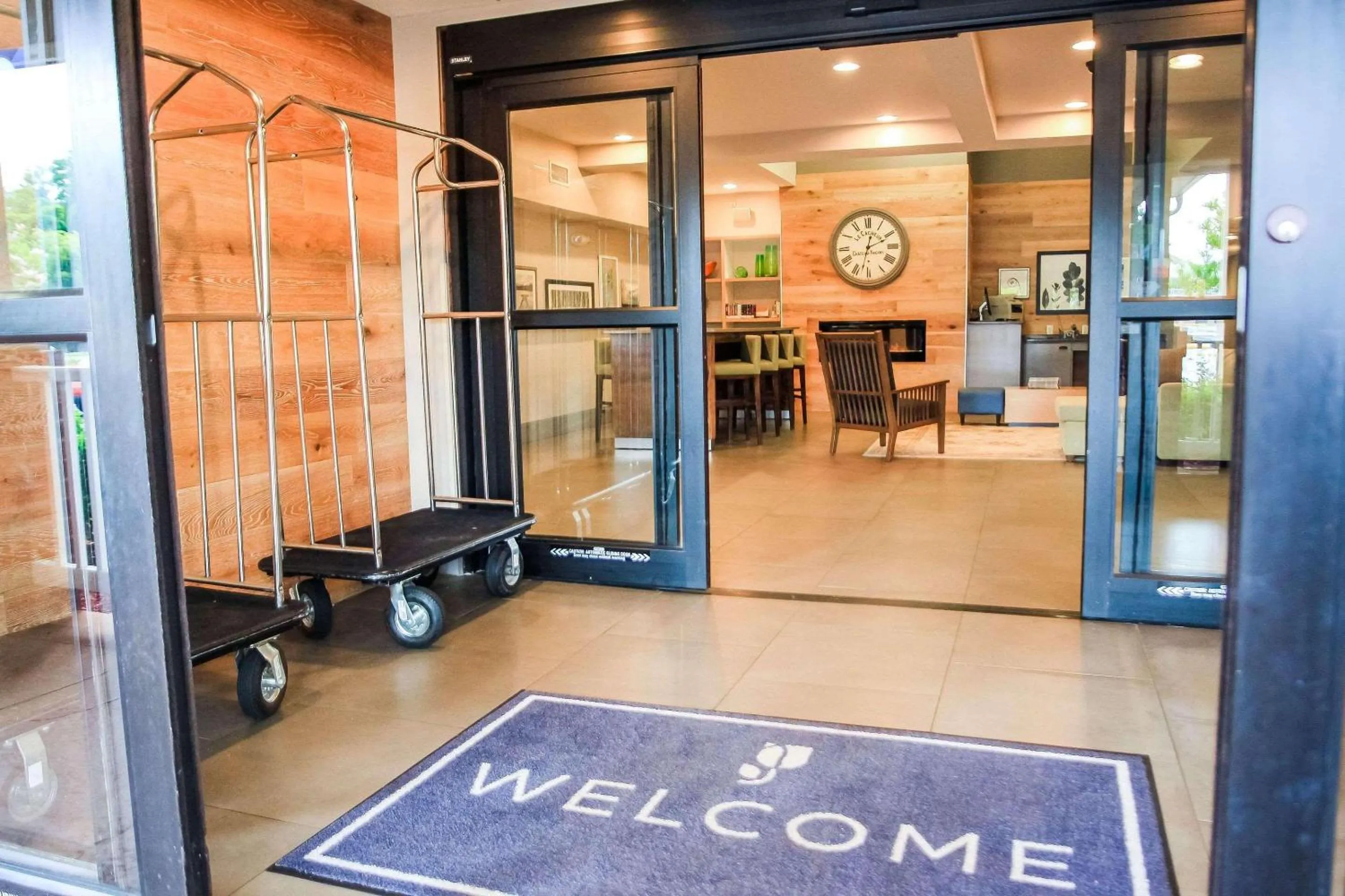 Property building in Country Inn & Suites by Radisson, Chester, VA