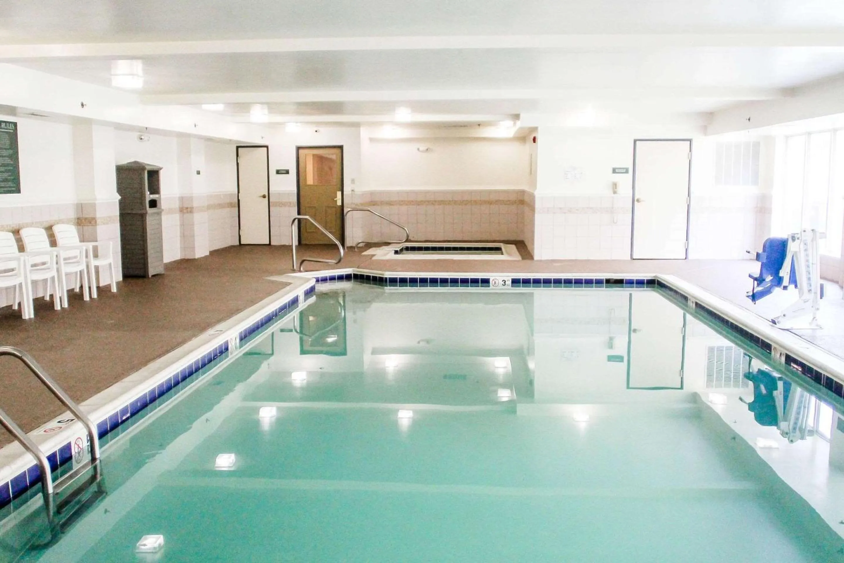 Swimming pool in Country Inn & Suites by Radisson, Chester, VA